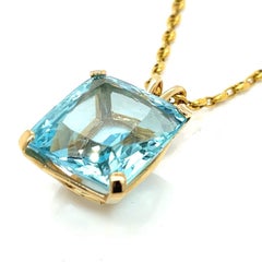 AQUAMARINE Certified 47.00 Carat AGL Pendant Necklace in 18K Yellow Gold