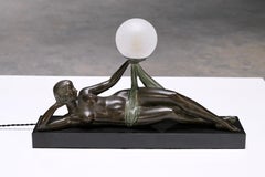 Art Verrier Art Deco Style Sculpture Nu allongé avec Ball and Ball par Max Le Verrier