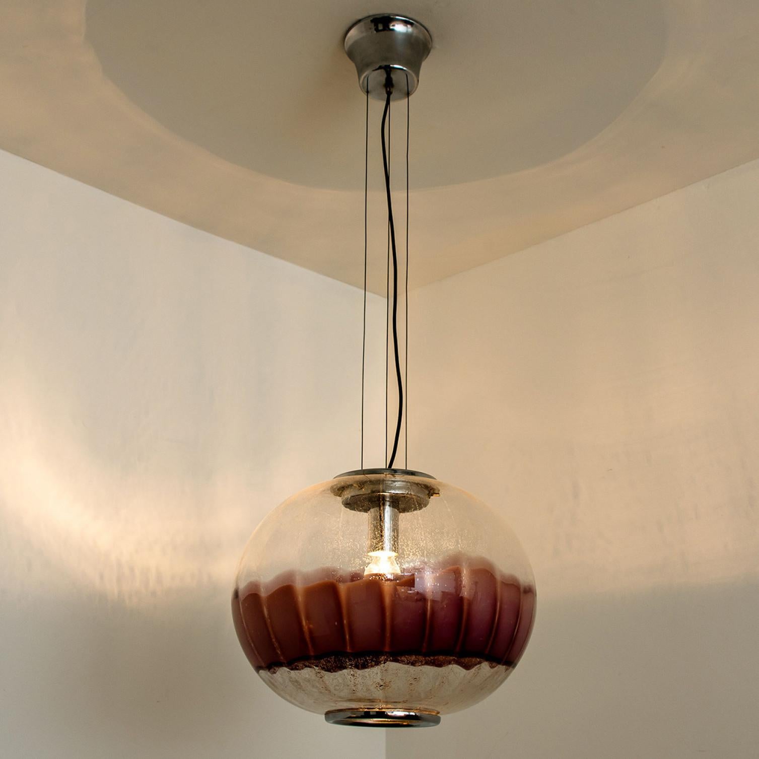 Lampe à suspension en verre de Murano de couleur aubergine et chrome de Mazzega, Italie en vente 4