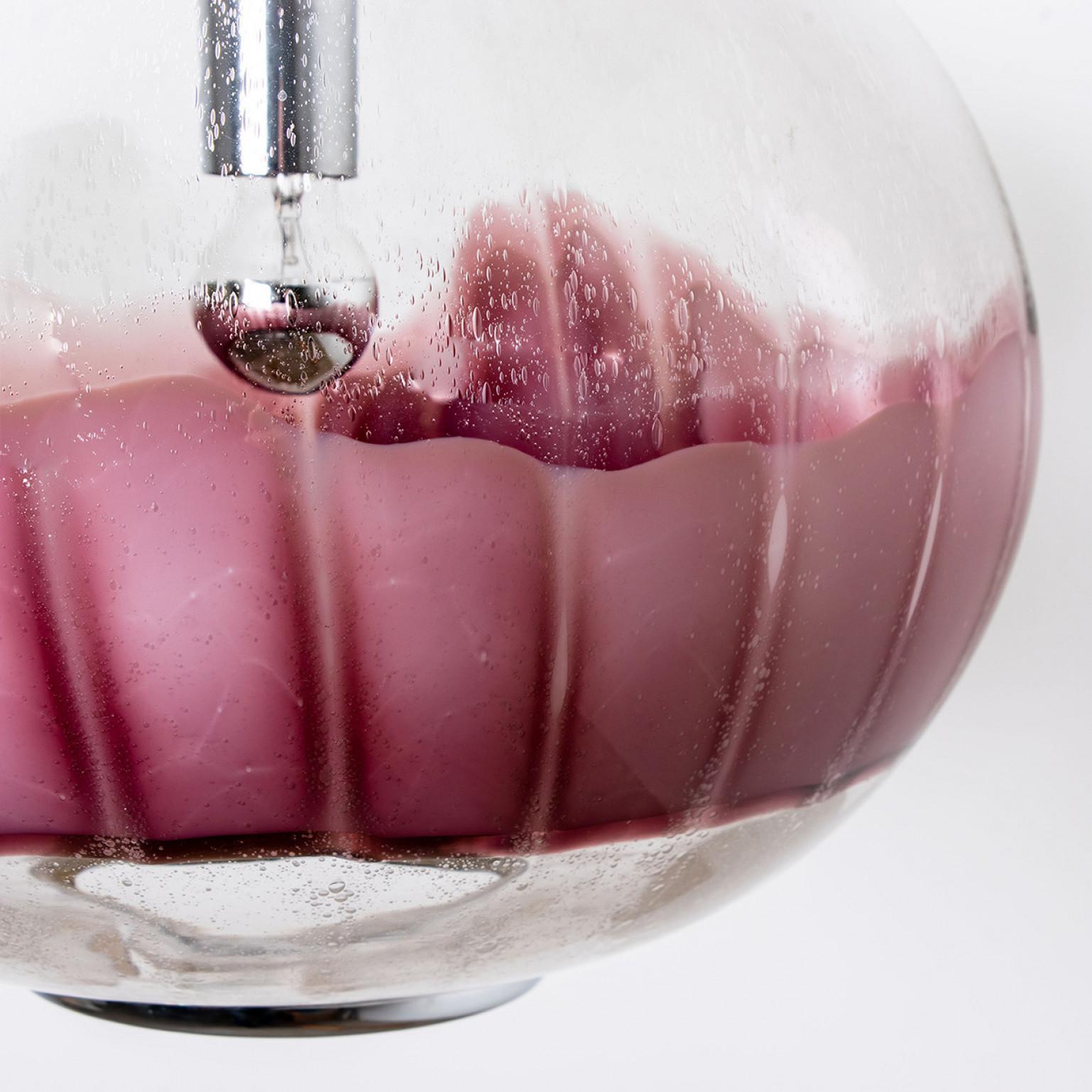 italien Lampe à suspension en verre de Murano de couleur aubergine et chrome de Mazzega, Italie en vente