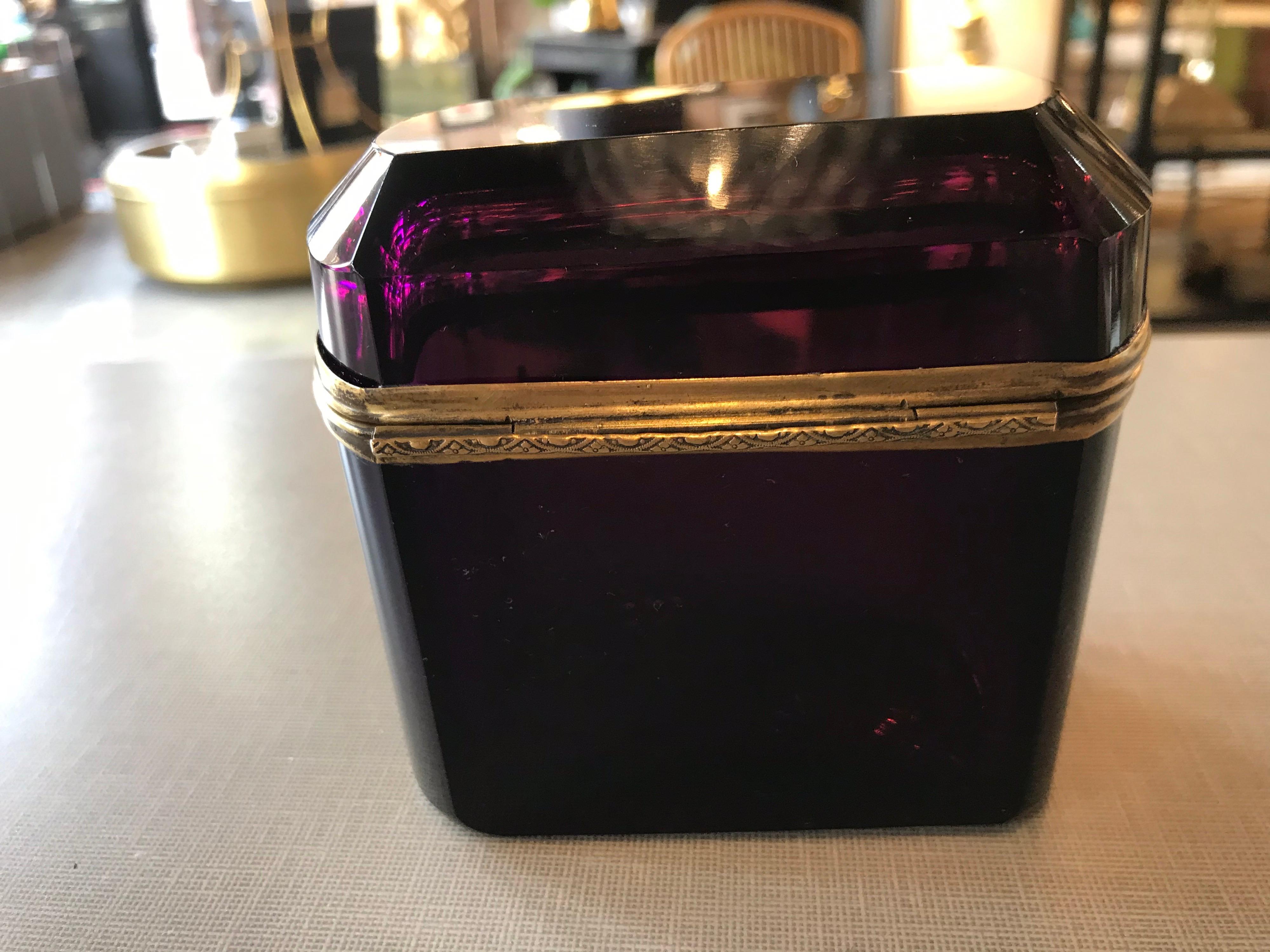 Aubergine Murano Glass Box In Good Condition In Chicago, IL