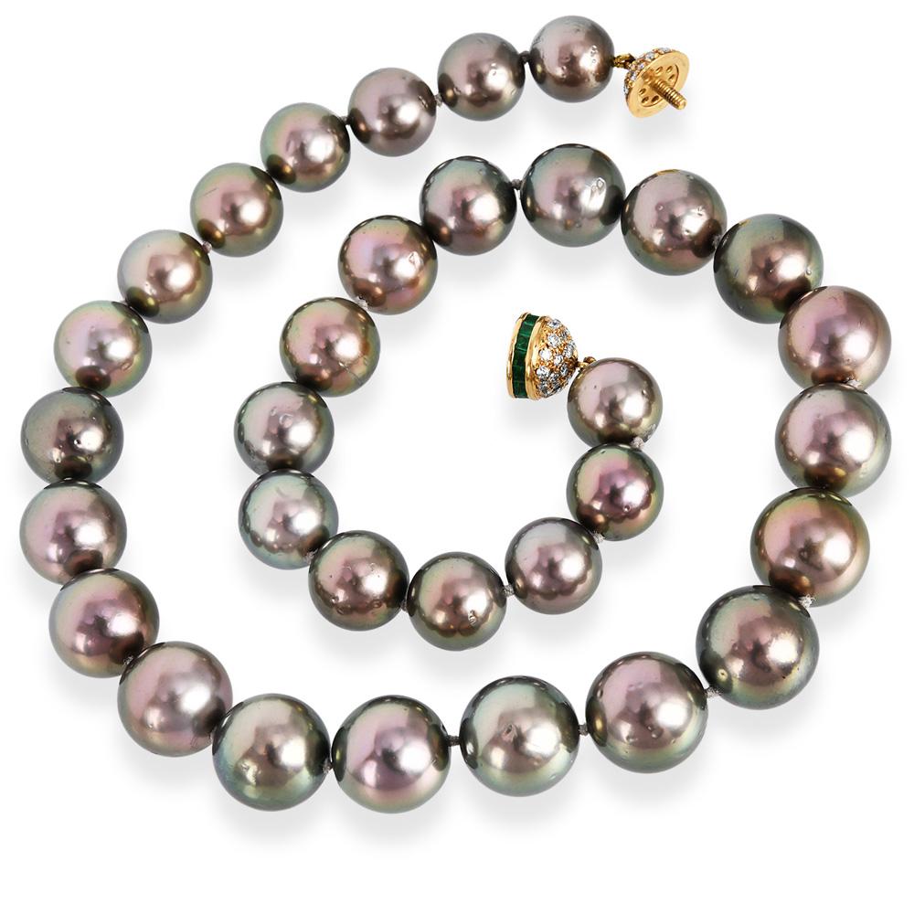 Statement-Halskette, Aubergine Perle Diamant Smaragd 18K Verschluss im Zustand „Hervorragend“ im Angebot in Miami, FL