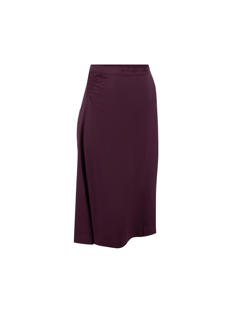 CONDITION is Very good. Minimal wear to skirt is evident. Minimal wear to the rear zip fastening with small hole at the base on this used Prada designer resale item.



Details


Aubergine purple

Synthetic

A-line skirt

Knee-length

Ruched