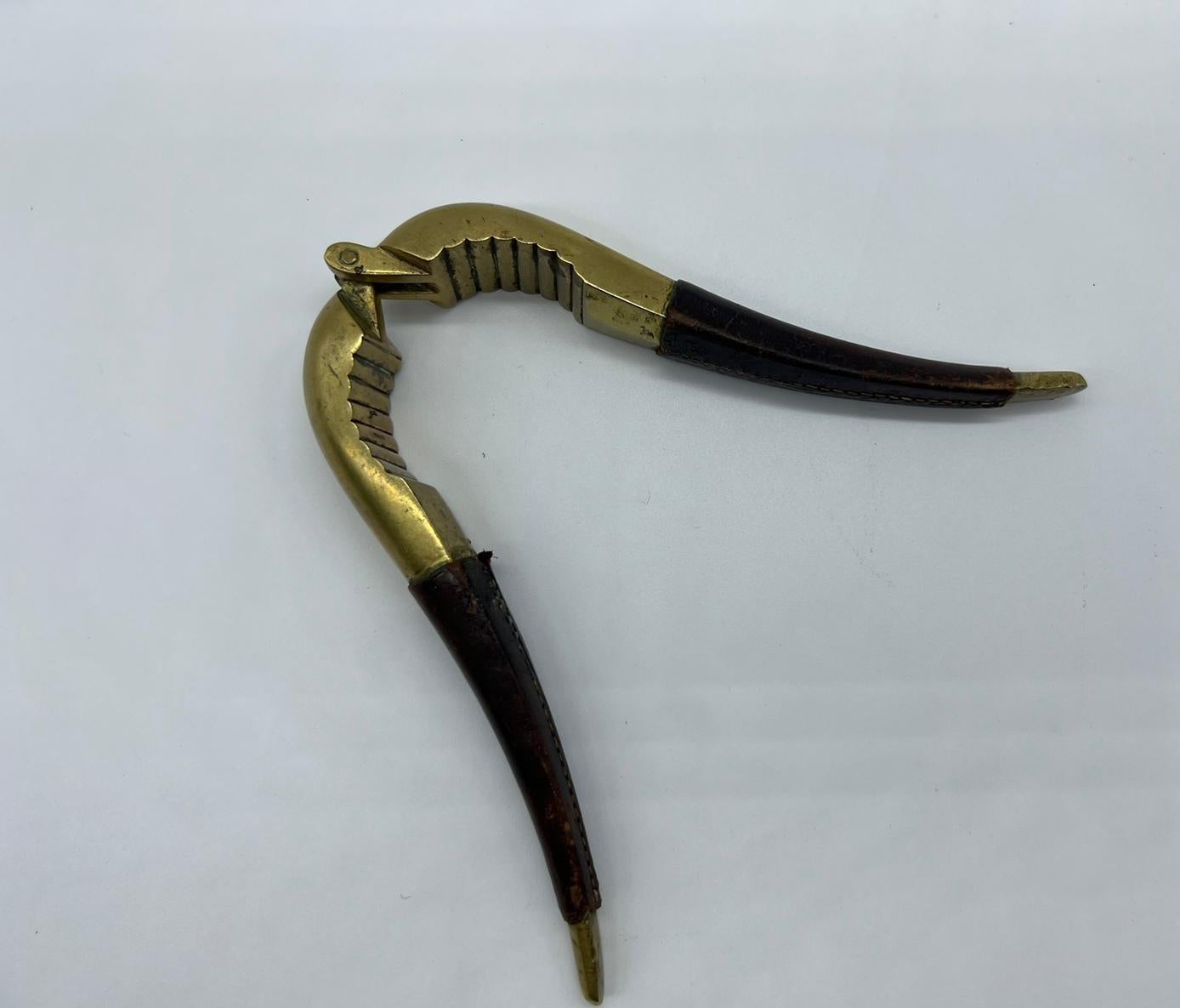 Auböck Nussknacker aus Messing und Leder, 1950 Österreich im Angebot 2