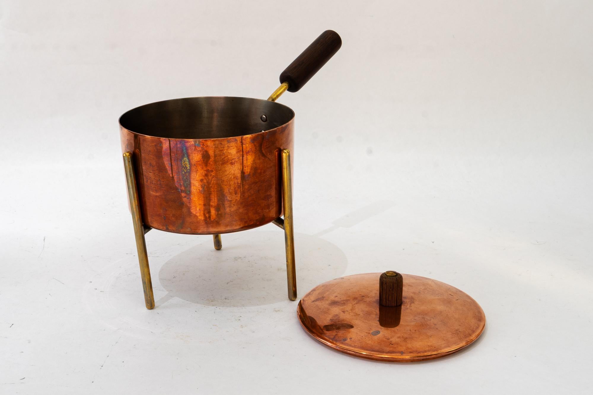 Auböck copper water boiler with stand around 1950s ( marked on bottom ) In Good Condition For Sale In Wien, AT