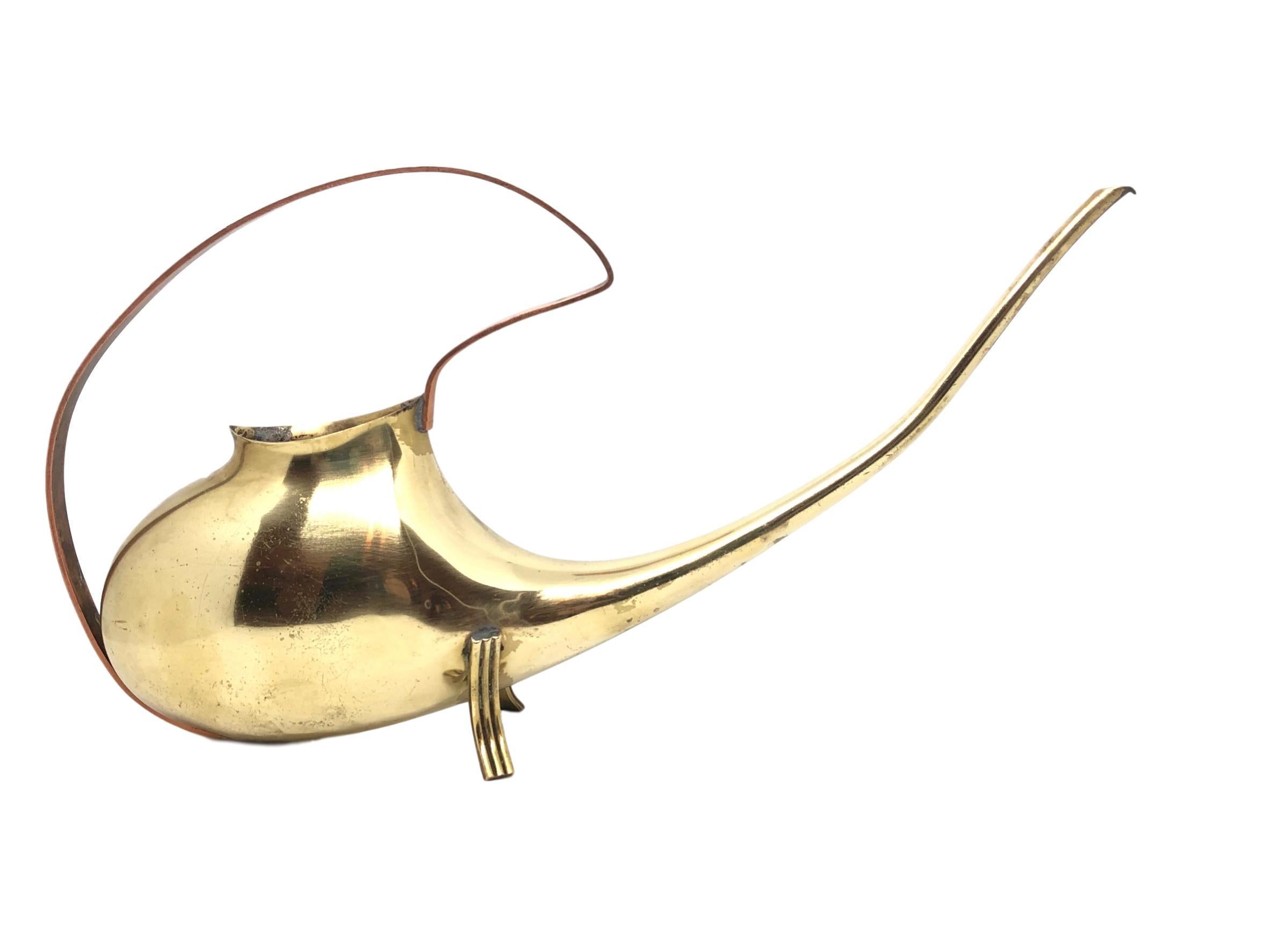 A gorgeous vintage Mid-Century Modern brass and copper watering can with a long spout. Great lines, great original condition with wonderful patina. Has some smaller dents, but this is old-age and gives it a nice authentic look.