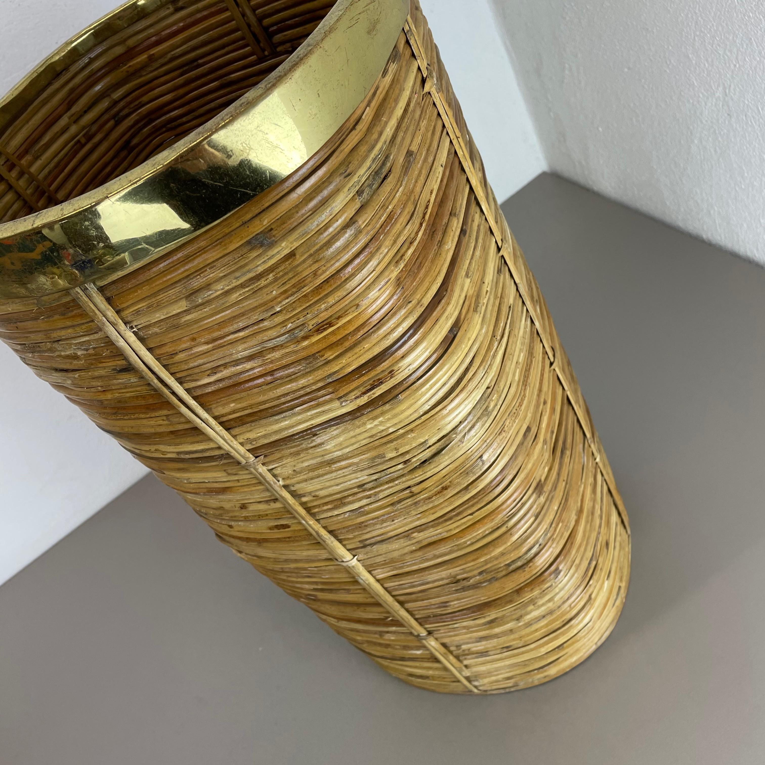 Aubock Style Mid-Century Rattan and Brass Bauhaus Waste Paper Bin, France, 1960s For Sale 9
