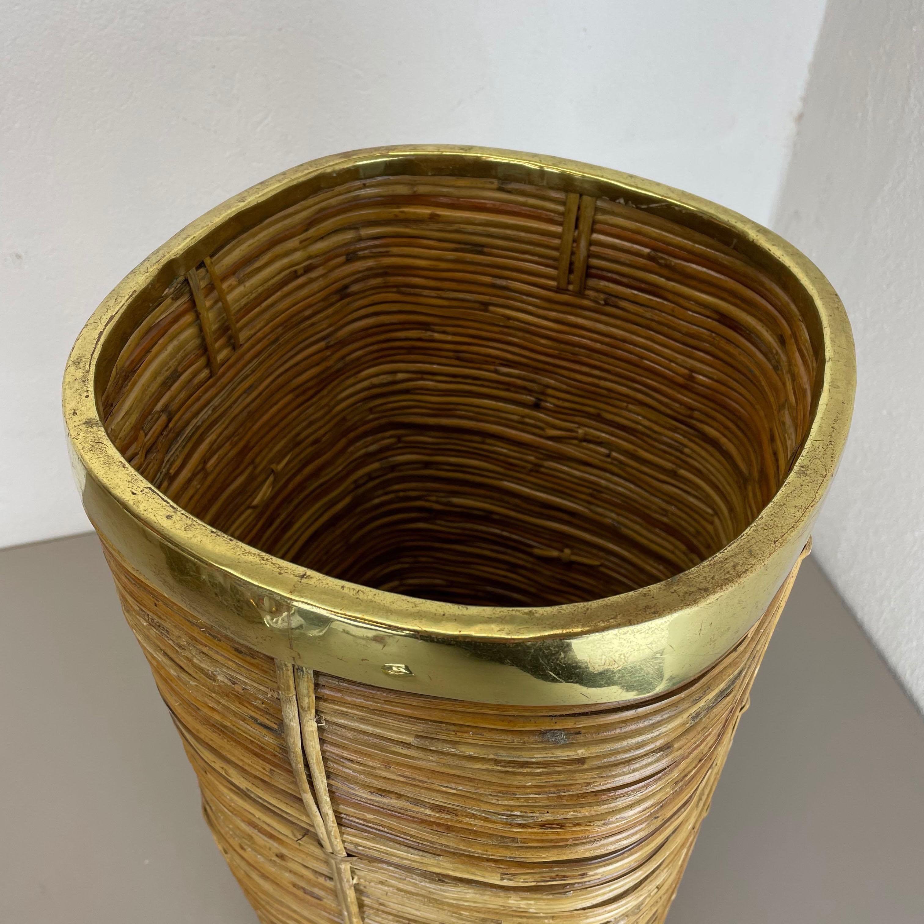 Aubock Style Mid-Century Rattan and Brass Bauhaus Waste Paper Bin, France, 1960s For Sale 10