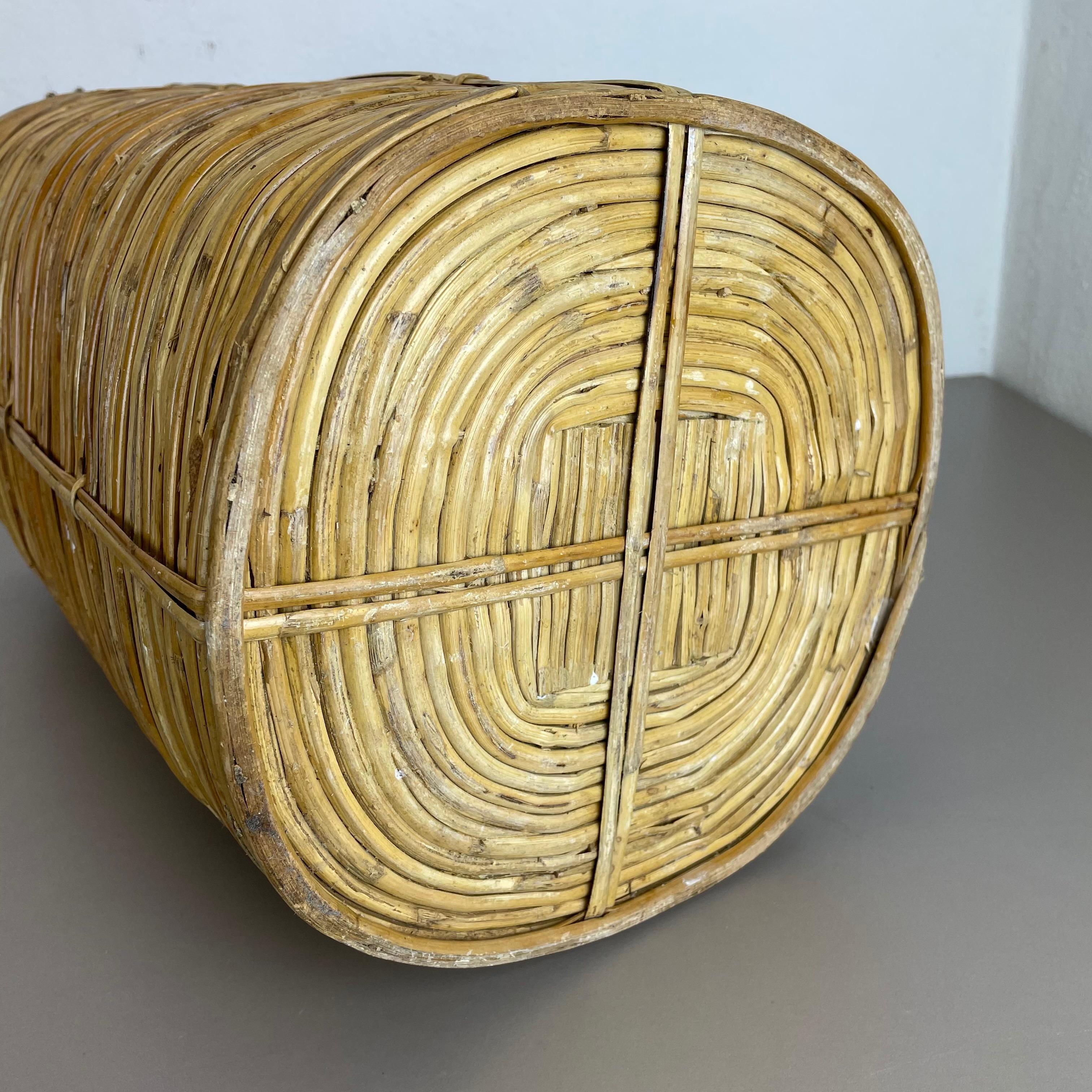 Aubock Style Mid-Century Rattan and Brass Bauhaus Waste Paper Bin, France, 1960s For Sale 13