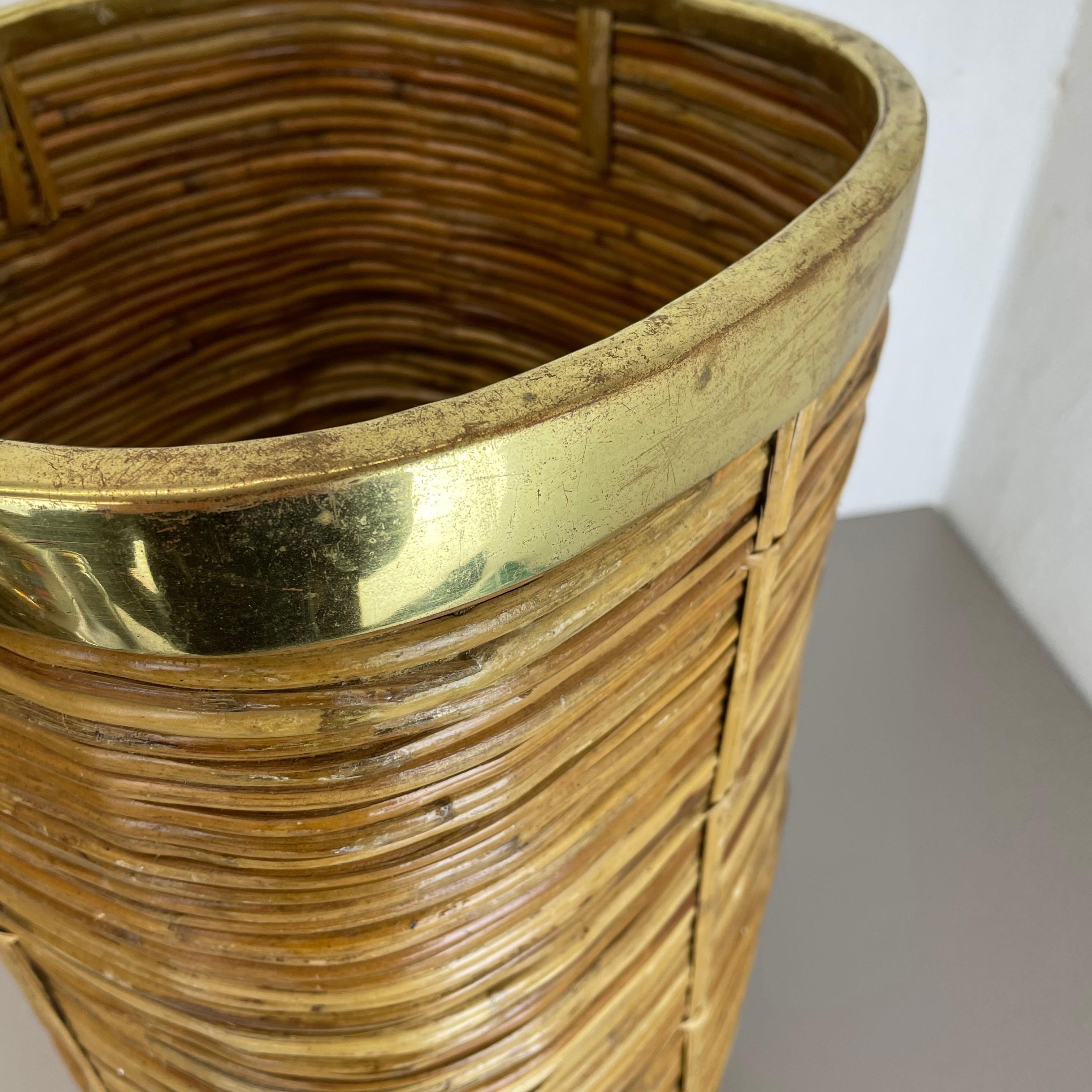Aubock Style Mid-Century Rattan and Brass Bauhaus Waste Paper Bin, France, 1960s For Sale 3