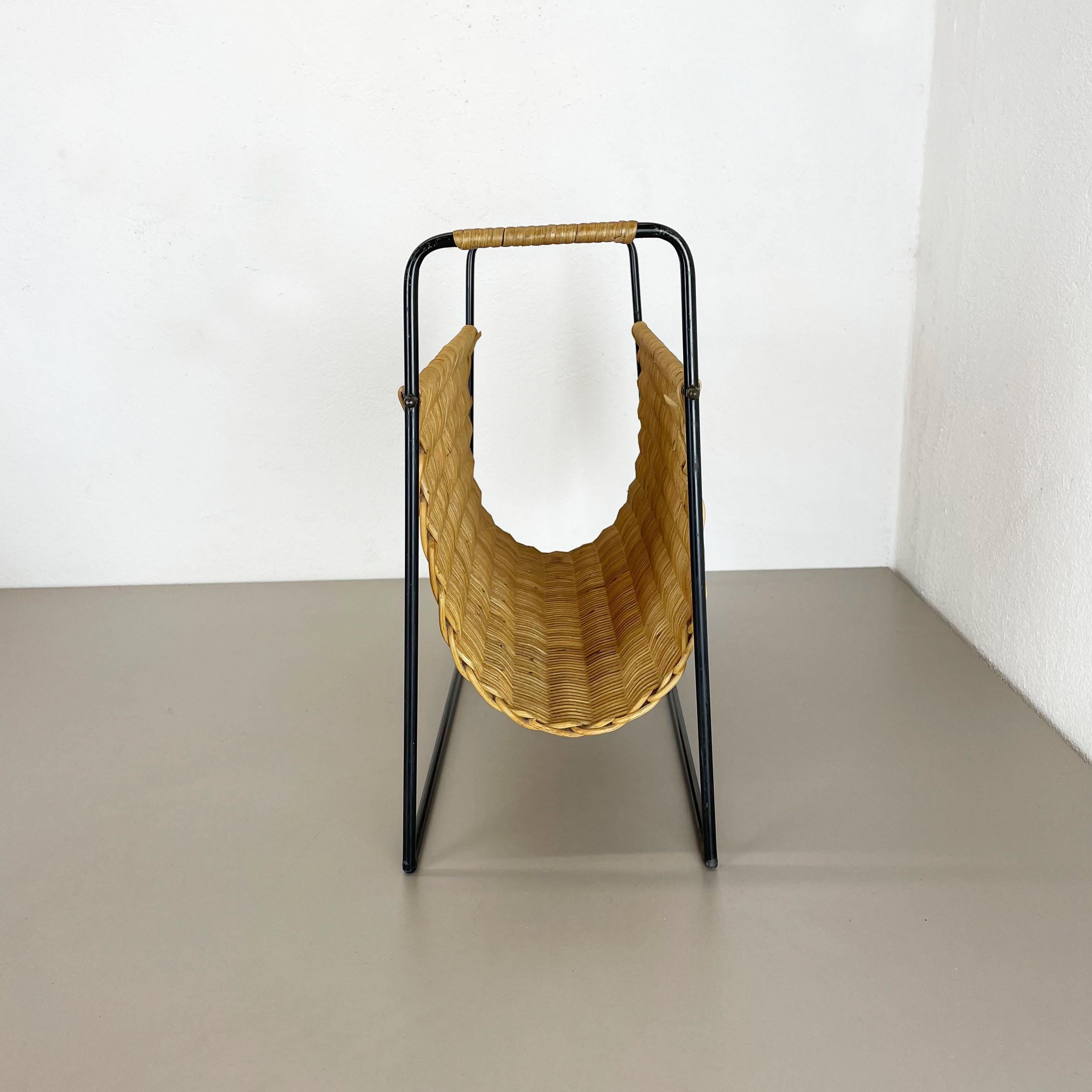 Aubock Style Mid-Century Rattan Bauhaus Magazine Holder, France, 1950s For Sale 2