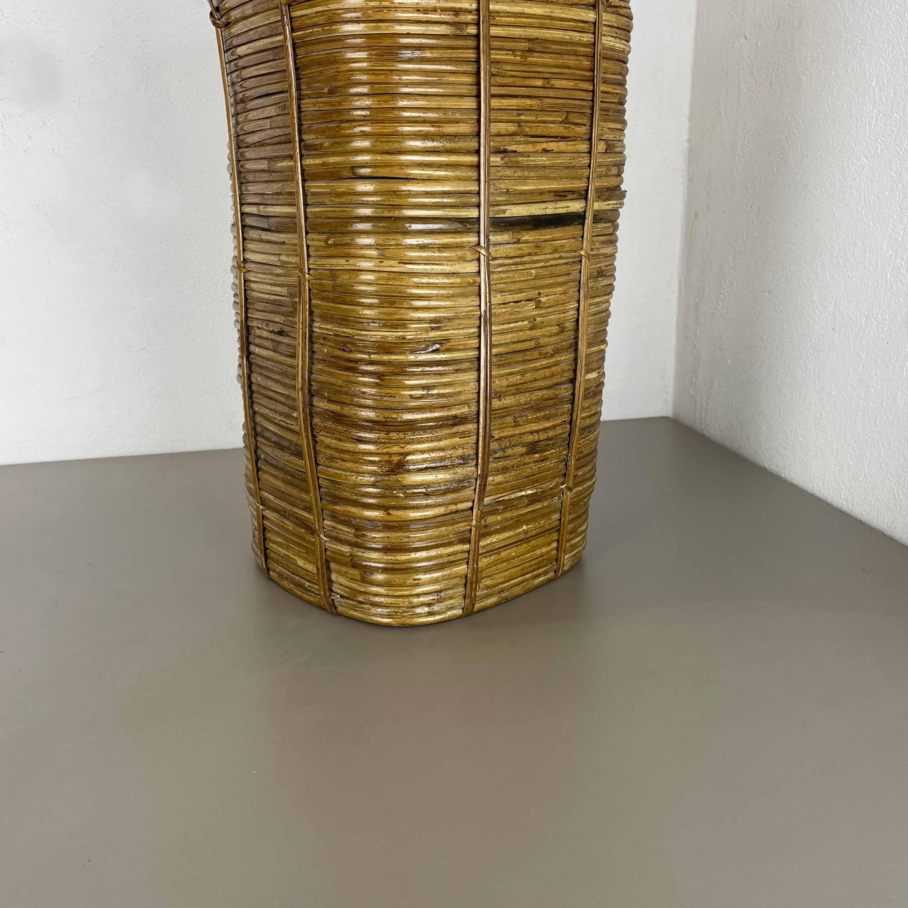 Aubock Style Rattan and Brass Bauhaus Waste Bin, Umbrella Stand, France, 1960s In Good Condition For Sale In Kirchlengern, DE