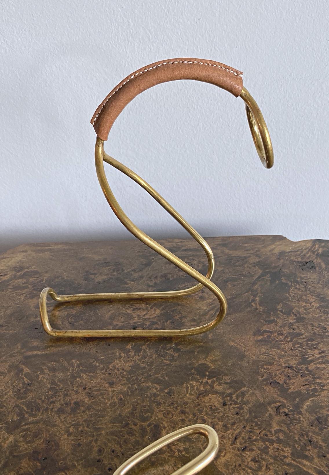 Mid-Century Modern Auböck White Wine Bottle Holder, Midcentury, Brass and Leather, 1950s, Austria For Sale