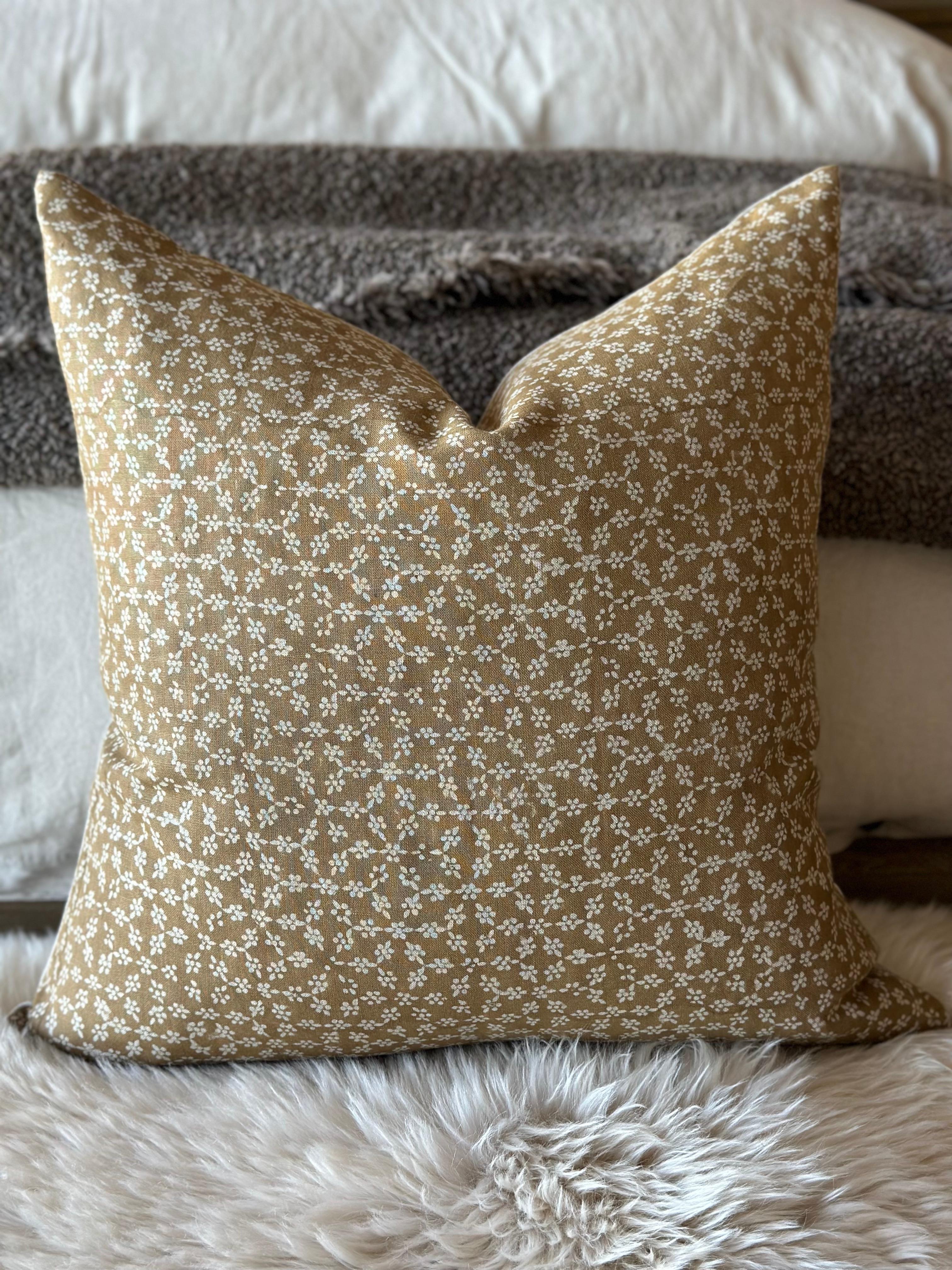 Auburn Floral Linen Pillow with Down Feather Insert In New Condition For Sale In Brea, CA