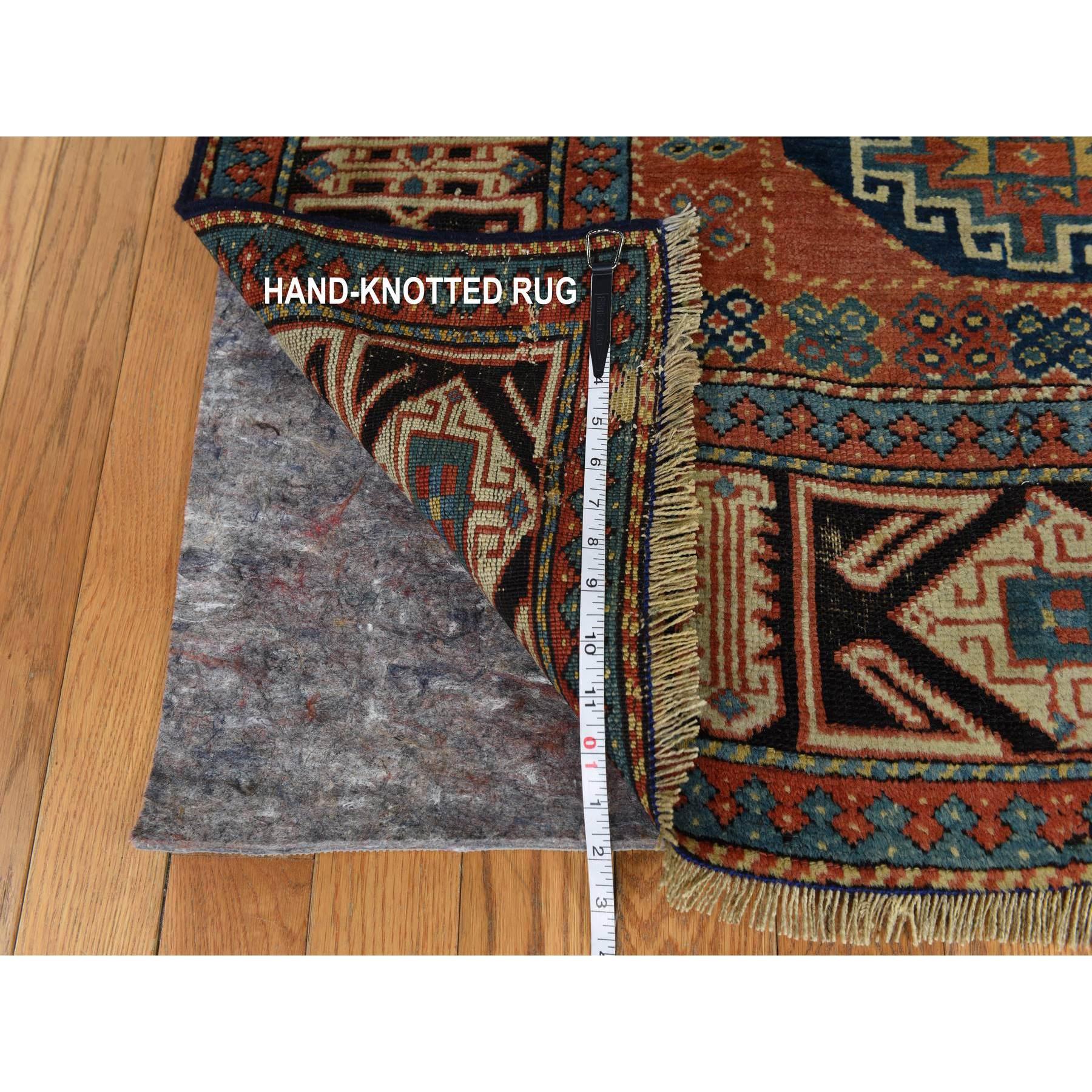 Tapis de couloir rouge auburn caucasien ancien Mogan Kazak noué à la main 3'9