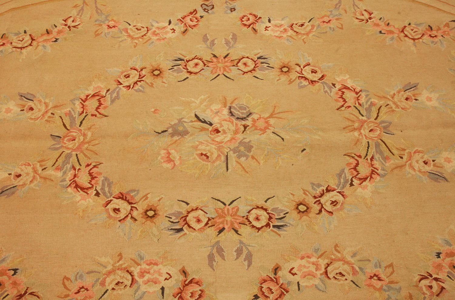 This Aubusson Flat-Weave Rug is a beautiful addition to any room. It features a round medallion with elegant ornamentation of flowers, floats majestically on this classical french style aubusson. This rug is perfect for contemporary spaces, and it