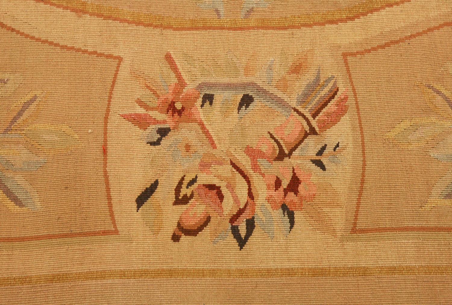 Aubusson Rug Chinese Floral Design In Excellent Condition For Sale In Ferrara, IT