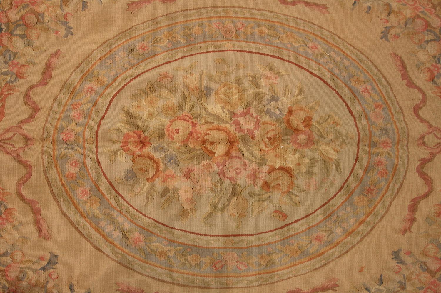 This Aubusson flat-weave rug is a beautiful addition to any room. It features a round medallion with elegant ornamentation of flowers, floats majestically on this classical french style aubusson. This rug is perfect for contemporary spaces, and it