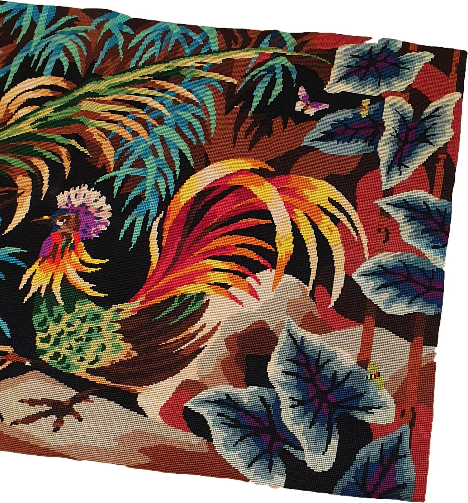 Textile of the Royal Manufacture of Aubusson of the 19th century.
Representation of some flowers.
Perfect state of a peacock in some of greenery.
Reinforced by a fabric on the back of the work

Dimension: 113 cm x 75 cm.
      