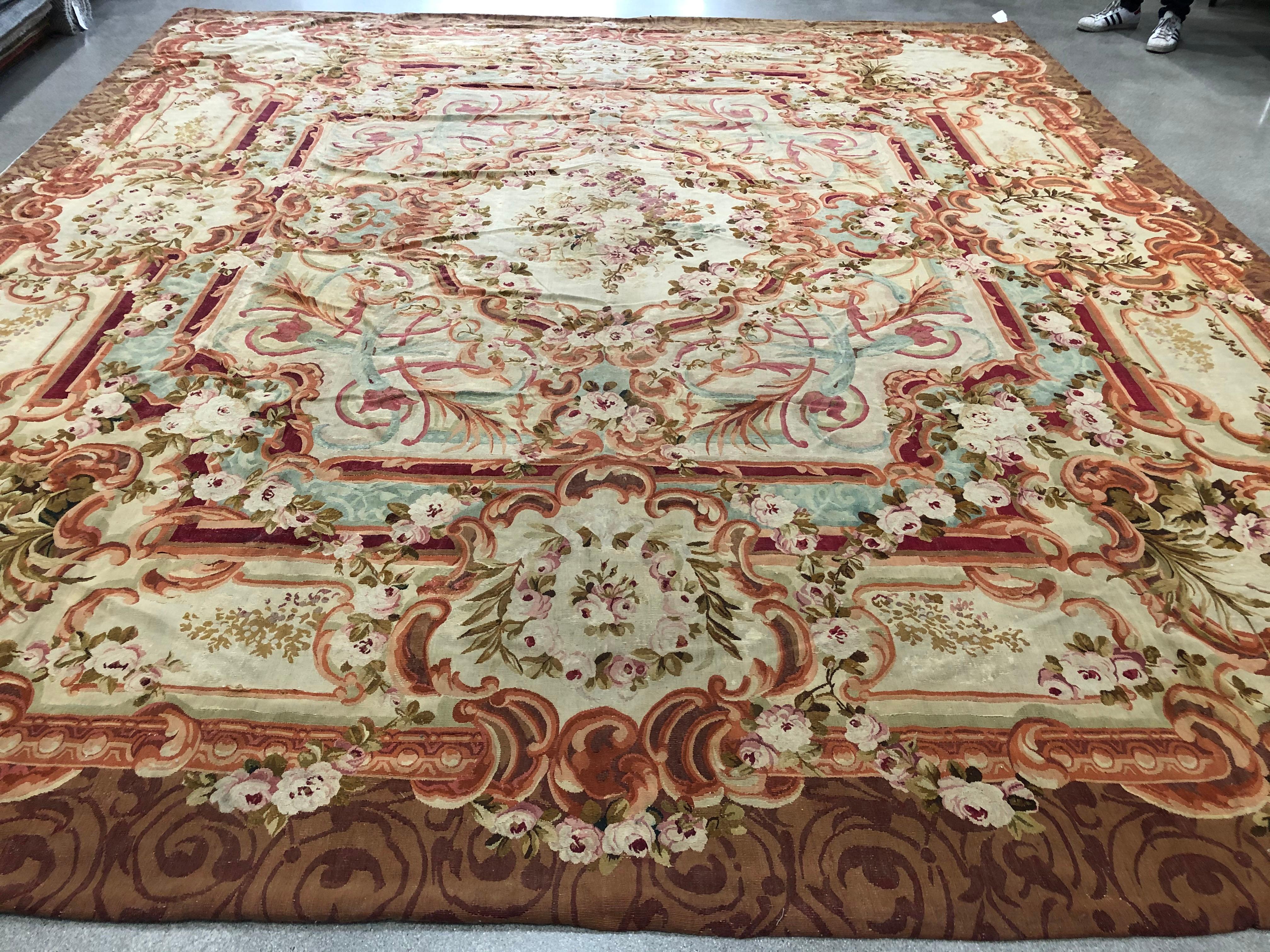 Tappeto francese Aubusson
Misure: 12'6