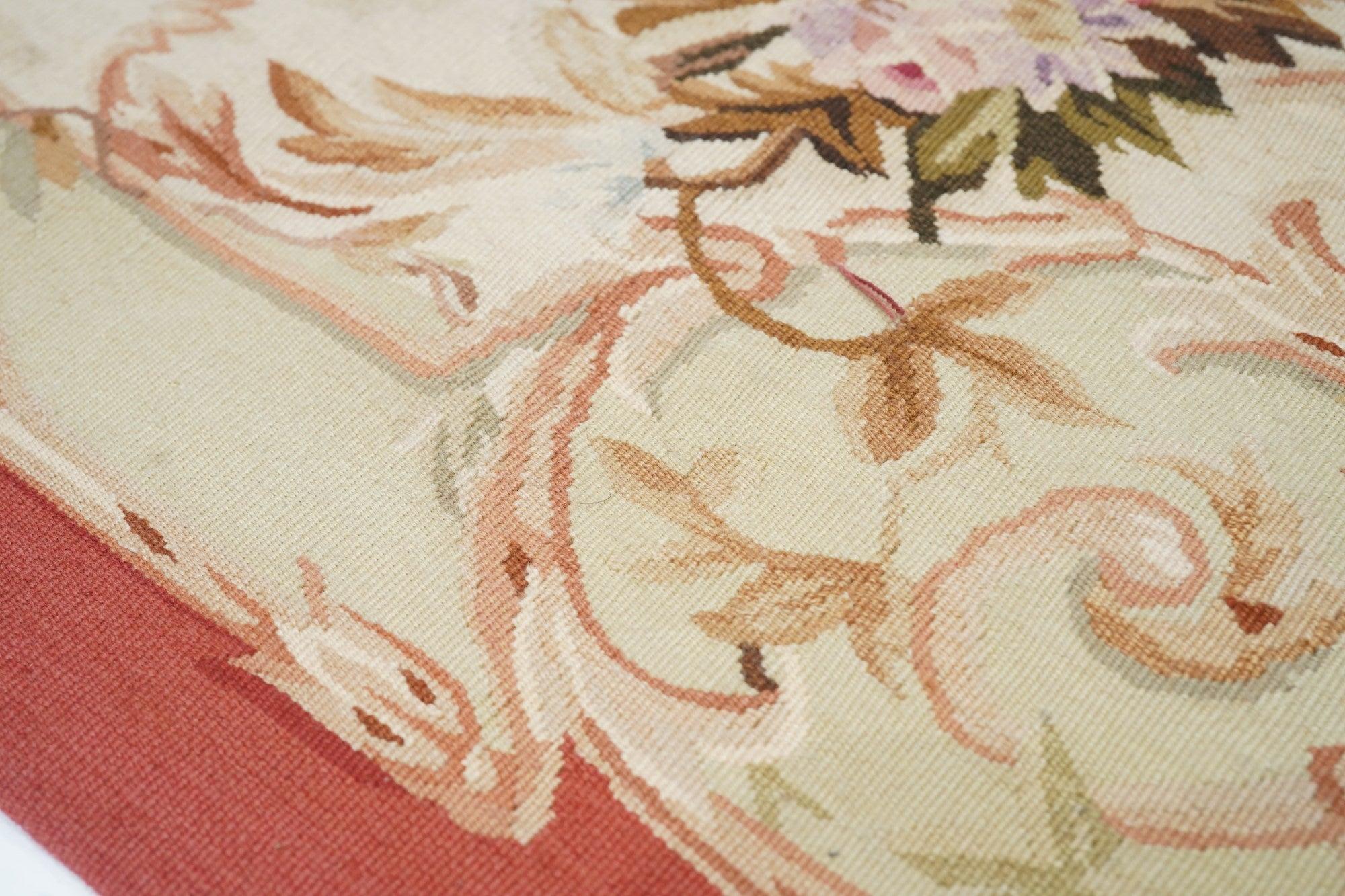 Tappeto Aubusson 4'4'' x 8'3'' In condizioni Nuovo in vendita a New York, NY
