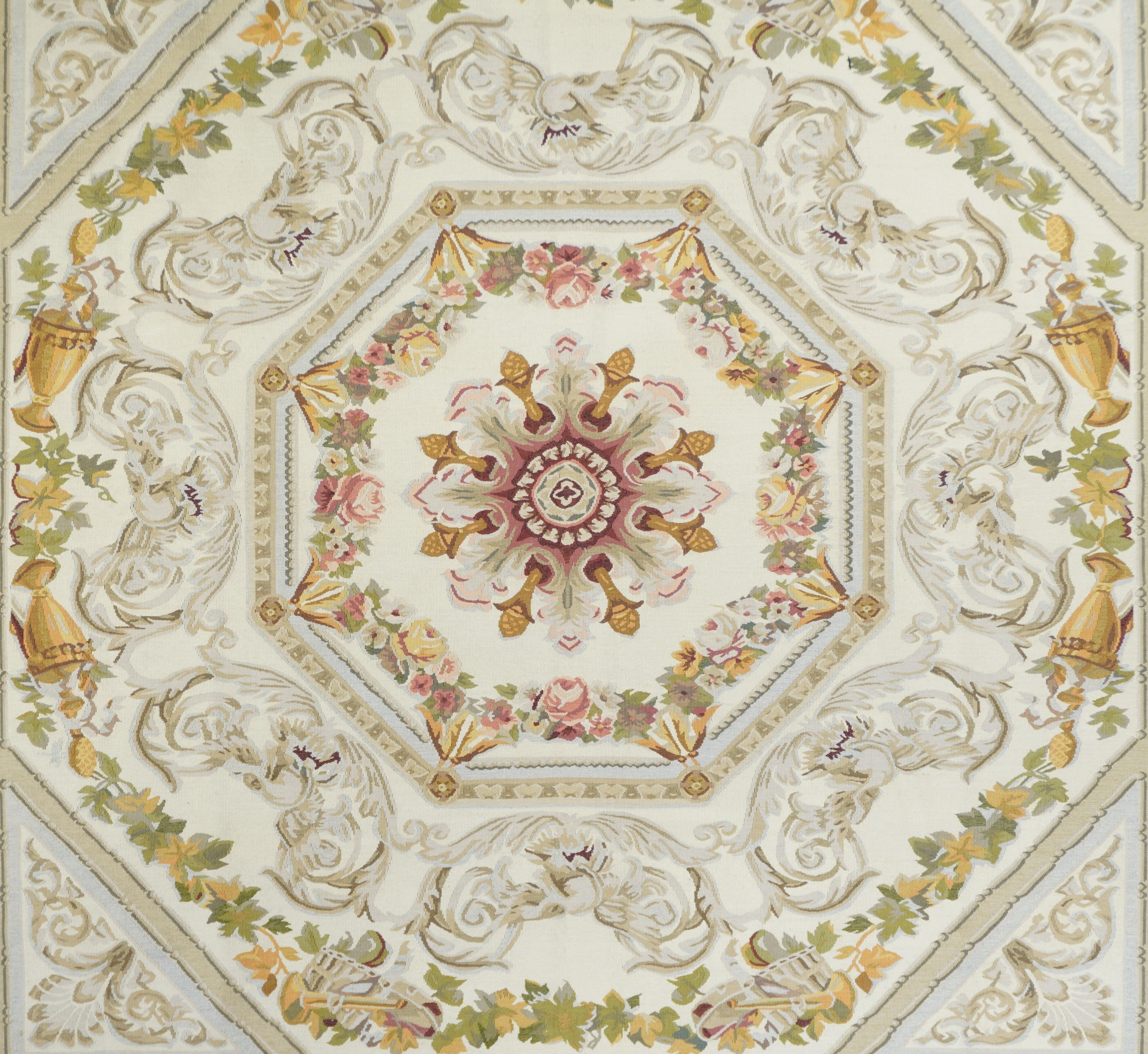 Aubusson-Teppich 7'4'' x 8'1'' (Französisch) im Angebot