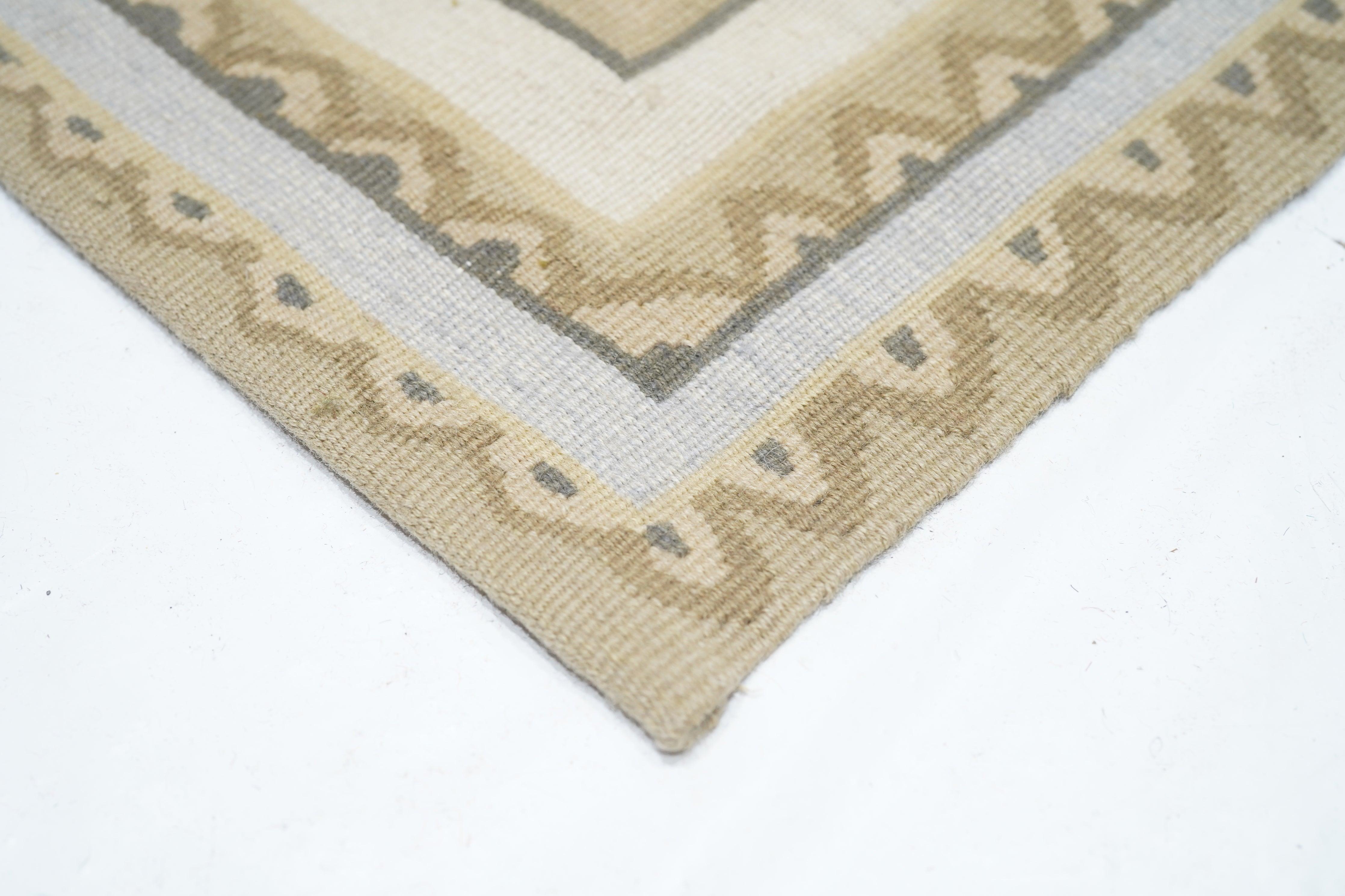 Aubusson-Teppich 7'4'' x 8'1'' im Zustand „Neu“ im Angebot in New York, NY