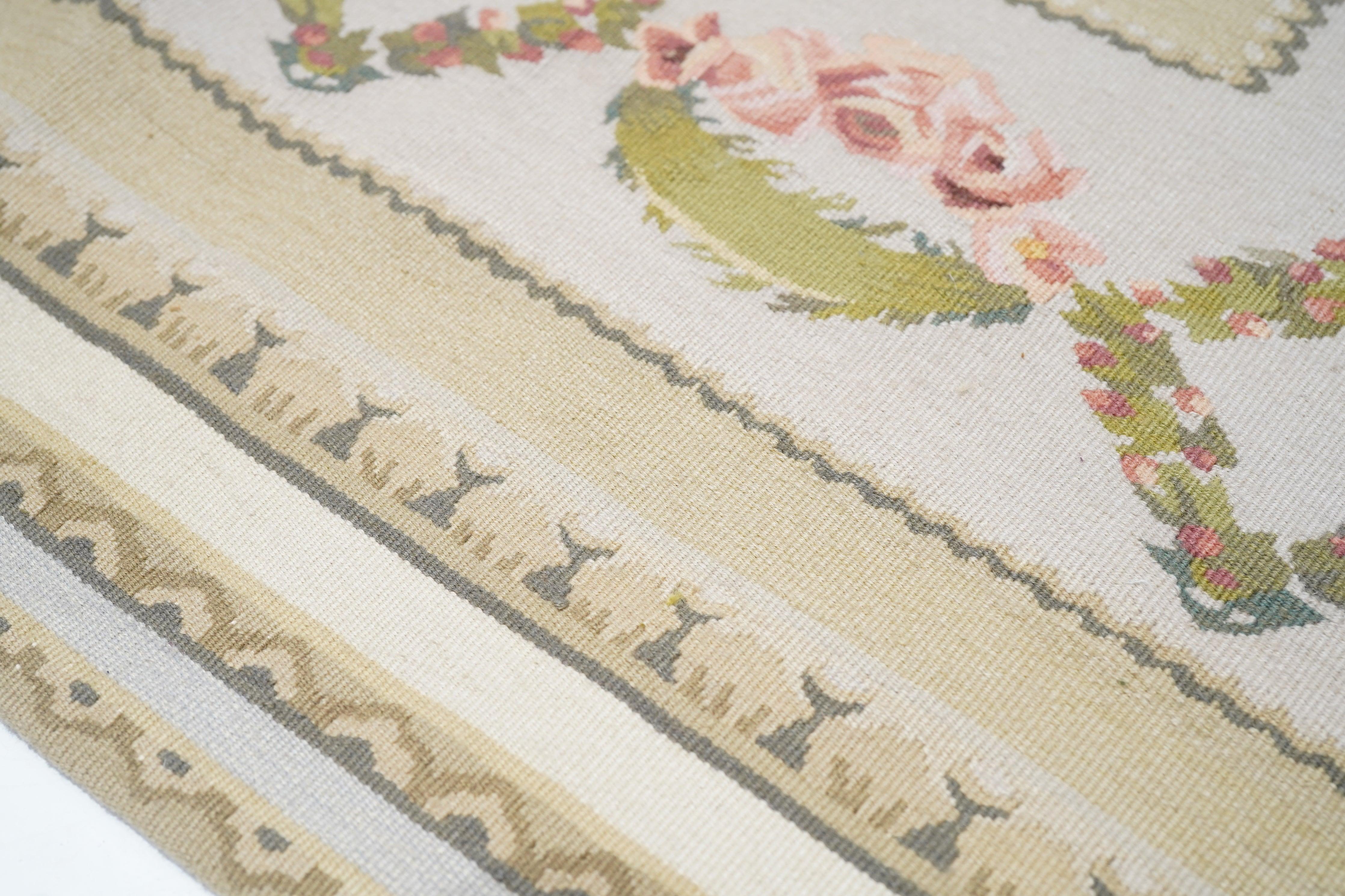Aubusson-Teppich 7'4'' x 8'1'' (21. Jahrhundert und zeitgenössisch) im Angebot