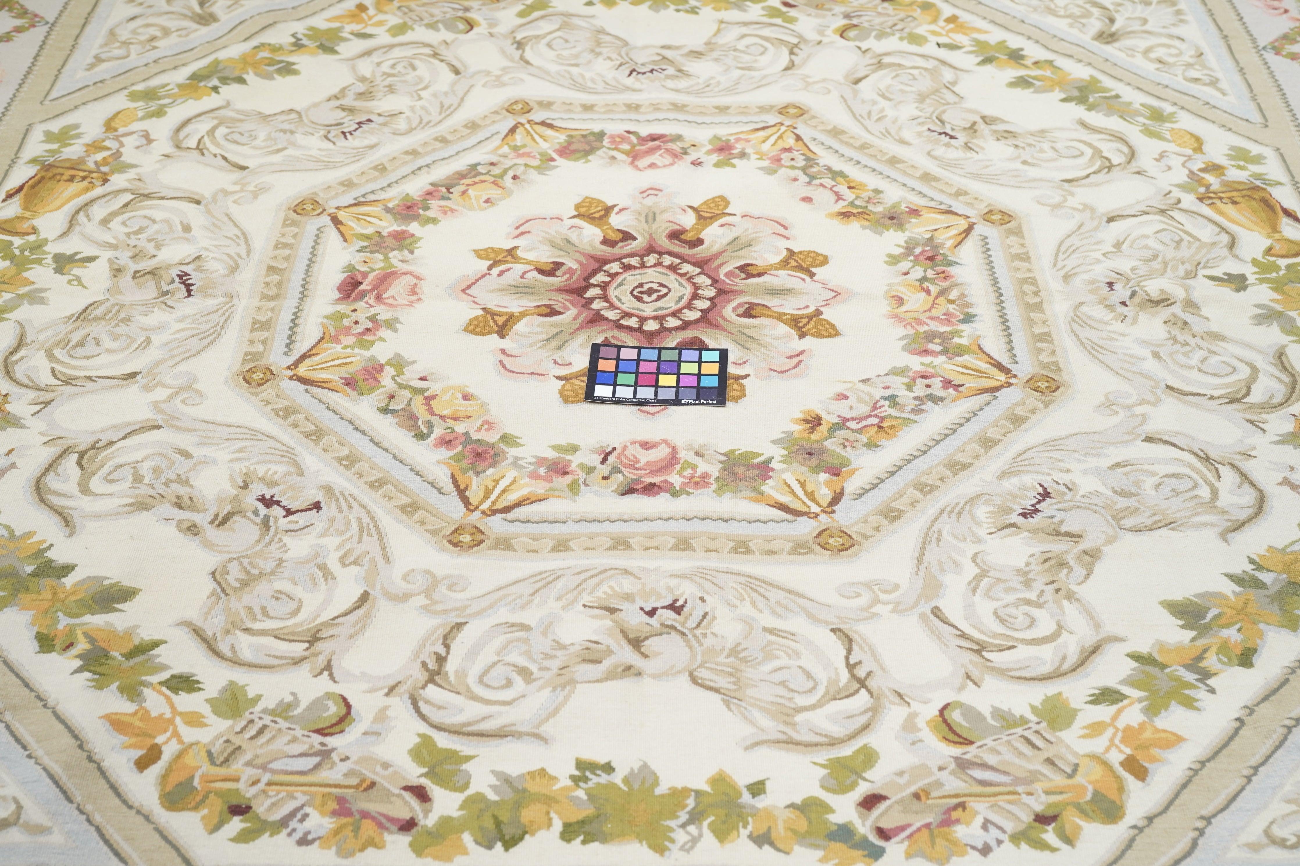 Aubusson-Teppich 7'4'' x 8'1'' (Wolle) im Angebot