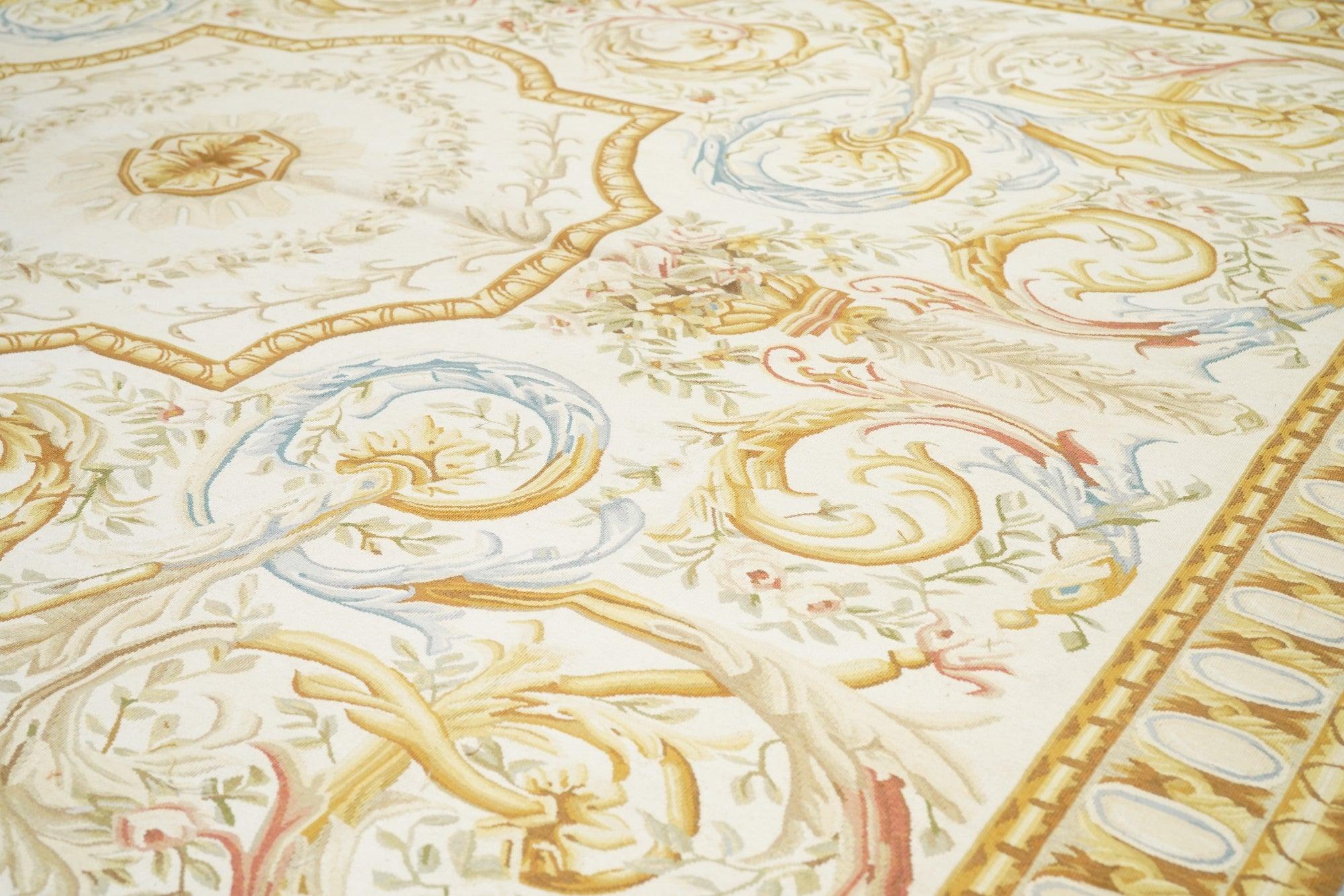 Aubusson Rug 7'9'' x 10'1'' In New Condition For Sale In New York, NY