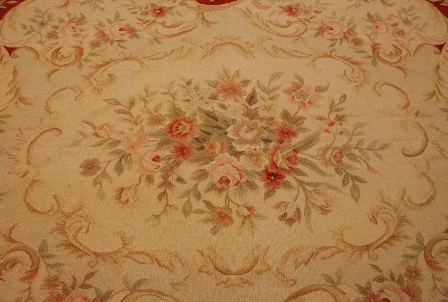 The Aubusson rug lockcloth is a versatile and stylish piece of furniture that can be used in a variety of settings. This style of rug was popularized in the Victorian era, but has since been revived as a popular choice for modern homes.This unique