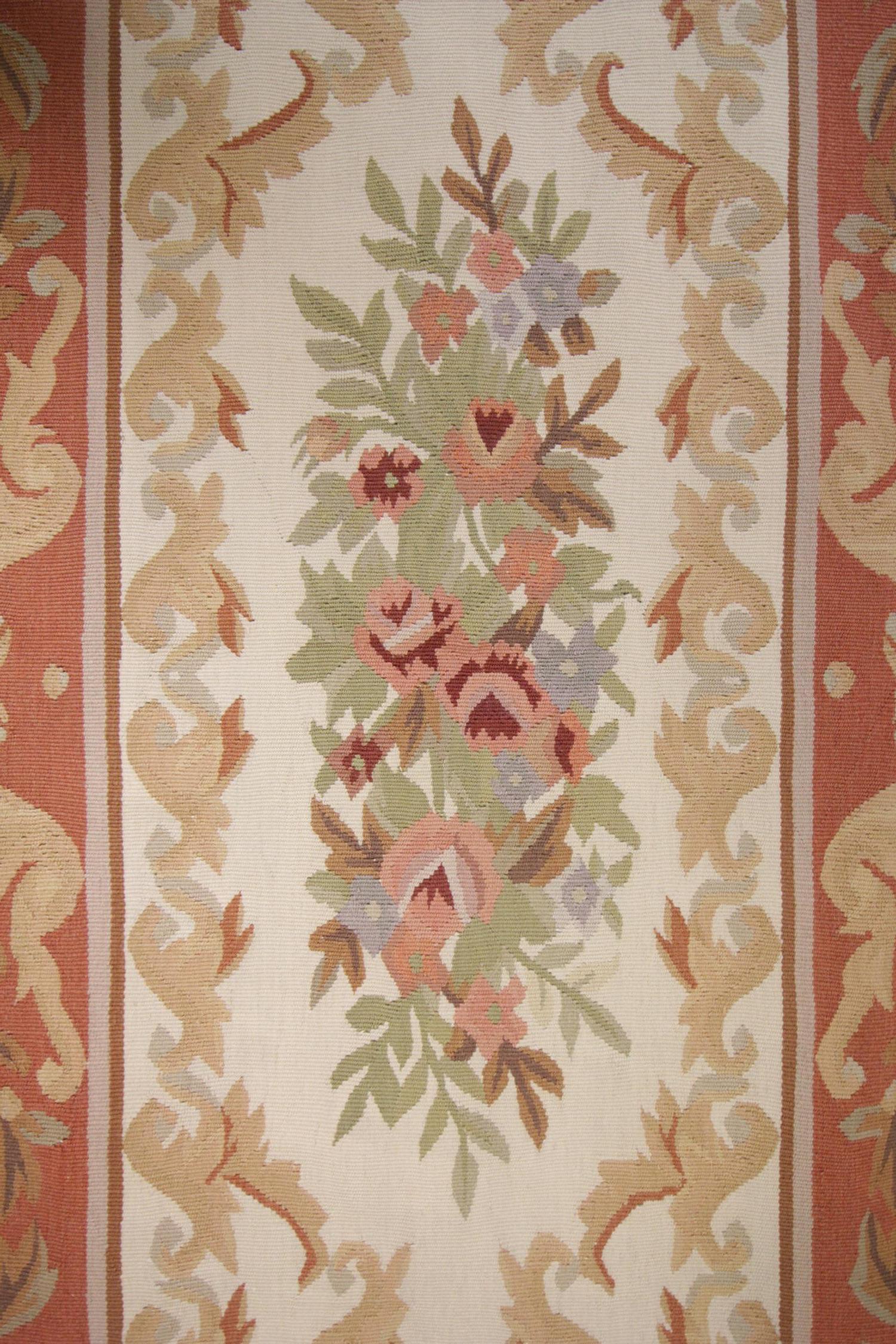 XXIe siècle et contemporain Tapis de couloir Aubusson, tapis artisanal Tapis chinois Tapisserie florale en vente