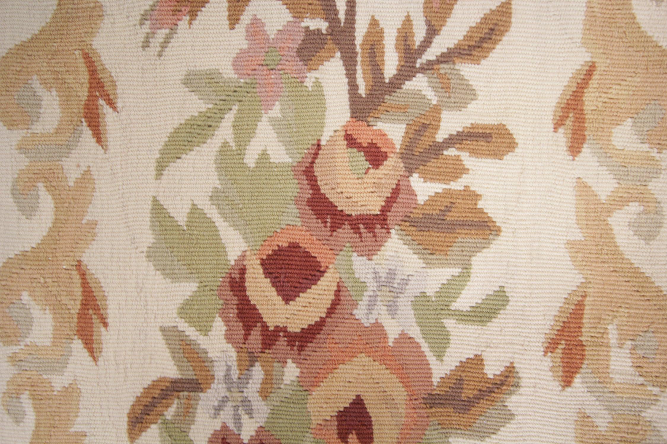 Aubusson Runner Rug, Handmade Carpet Chinese Rug Floral Tapestry For Sale 2