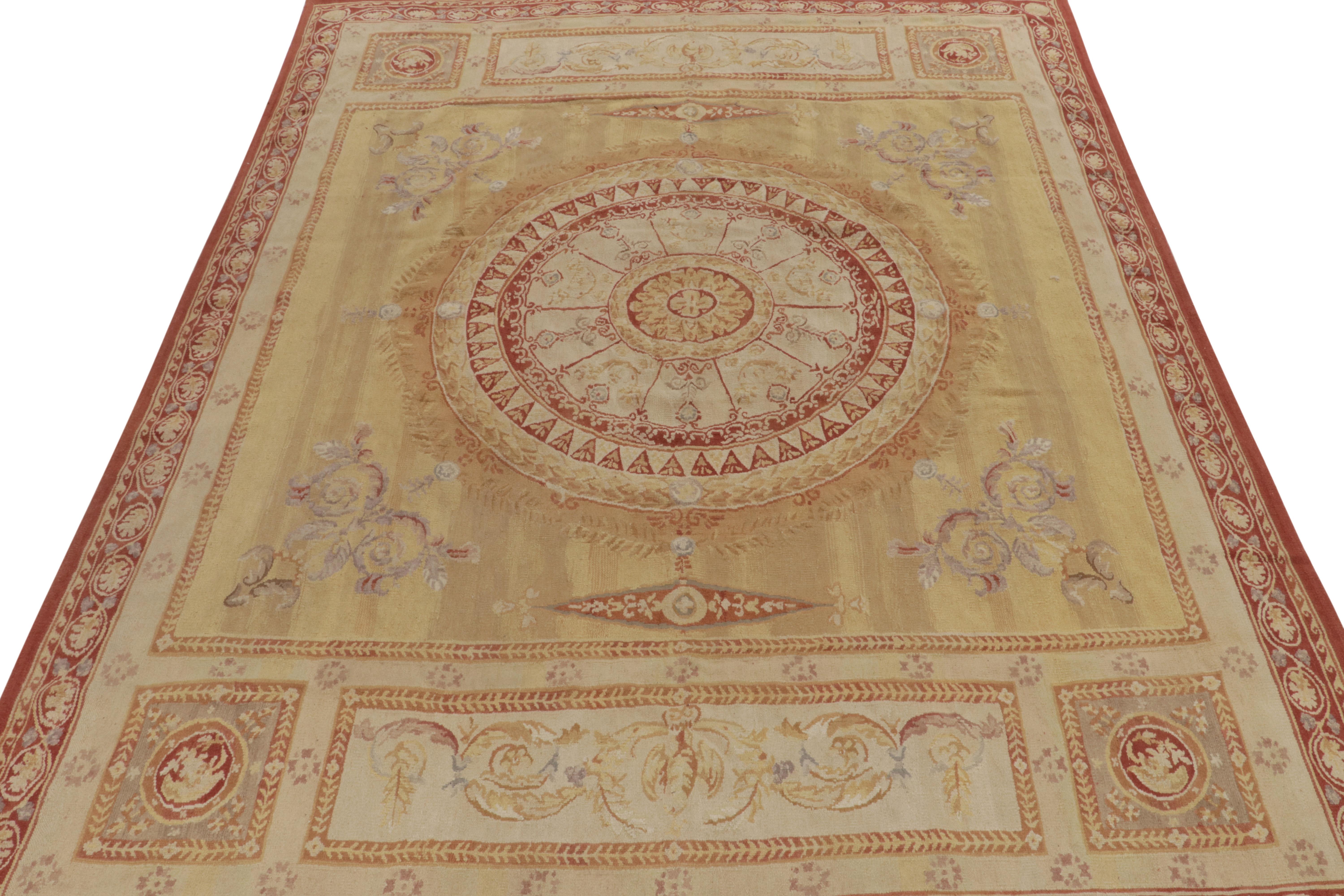 Flachgewebter Teppich im Aubusson-Stil aus Teppich in Beige-Braun, Rot mit Blumenmedaillon (Chinesisch) im Angebot
