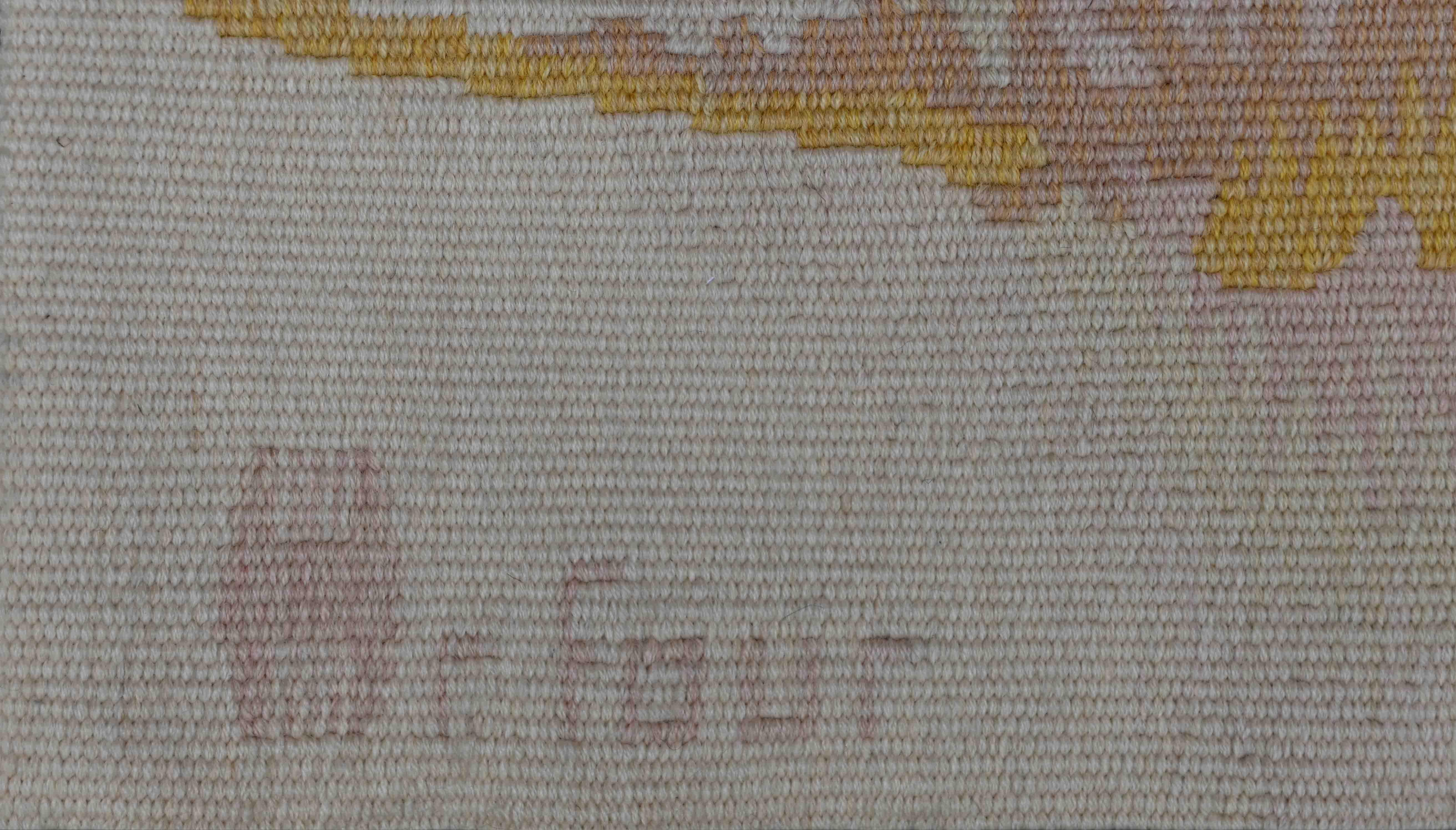 Einen Steinwurf vom Eiffelturm entfernt Wir sind ein Familienunternehmen, das sich auf den Kauf, den Verkauf und die
Gutachten über alte, moderne und zeitgenössische Wandteppiche, Teppiche, Kelims und Textilien.
Wir arbeiten für Privatkunden,