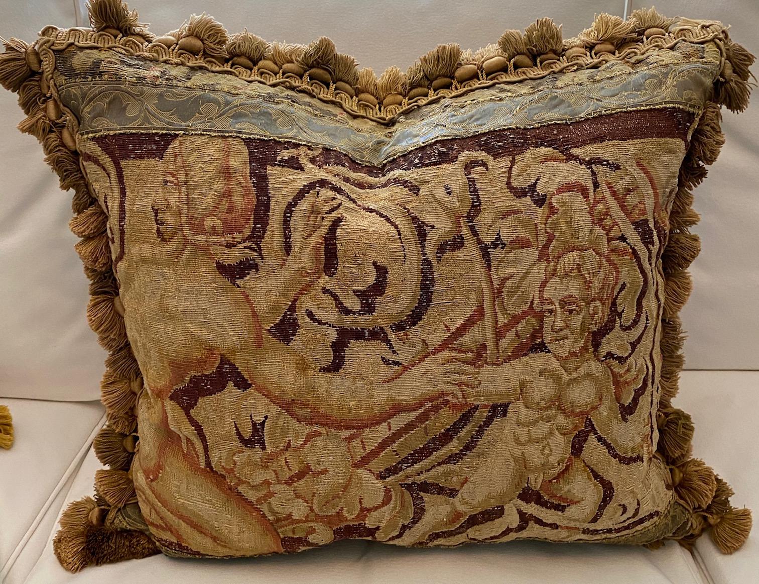 Cuscino con arazzo Aubusson In condizioni buone in vendita a Palm Beach, FL