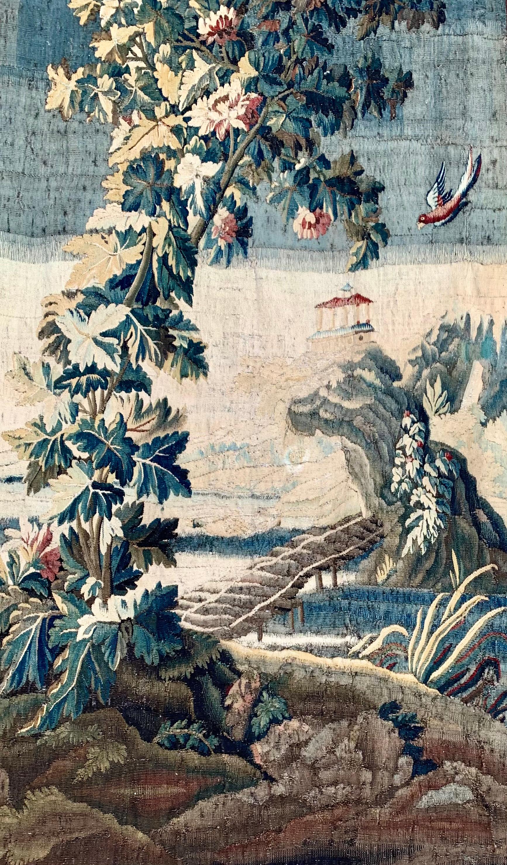 Wunderschöner original französischer Aubusson-Wandteppich von ca. 1785 in gutem Zustand. Die Szenerie ist sehr gut komponiert mit einem Wald, Laub und Grün im Vordergrund, bekannt als  