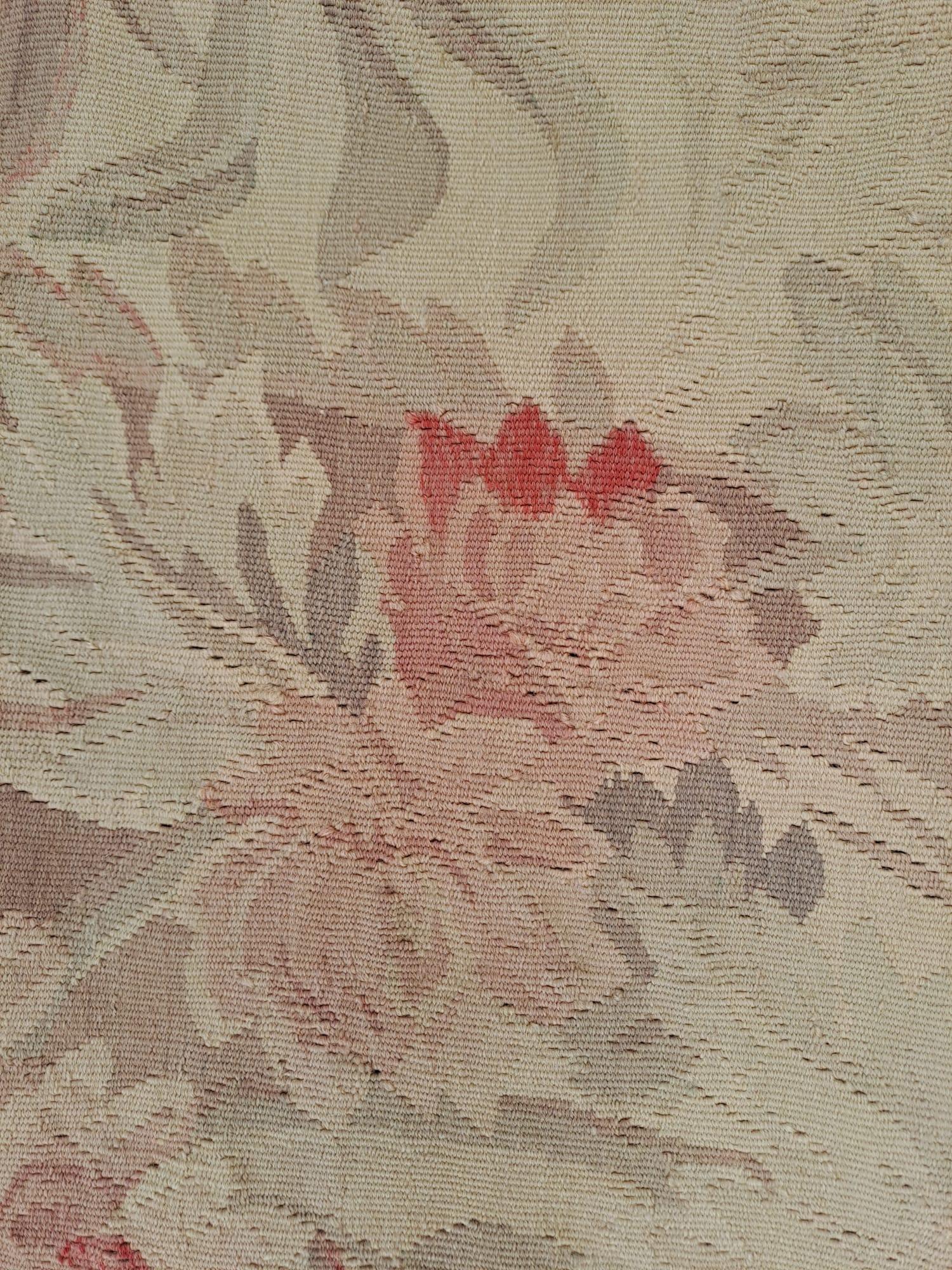 Metà XX secolo Arazzo Aubusson francese, fatto a mano in lana e cotone Dimensioni 310 x 210 cm. in vendita
