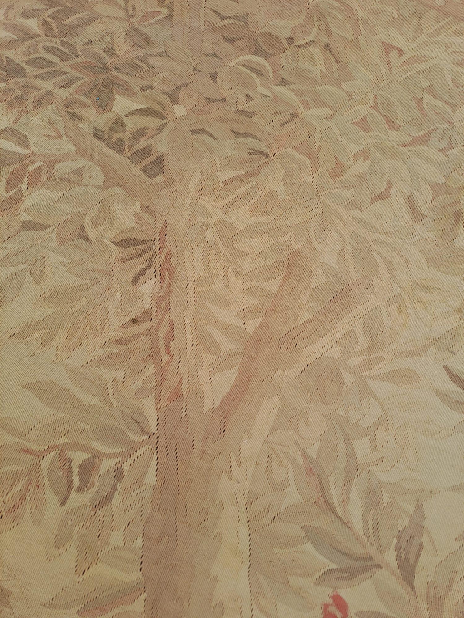 Arazzo Aubusson francese, fatto a mano in lana e cotone Dimensioni 310 x 210 cm. in vendita 2