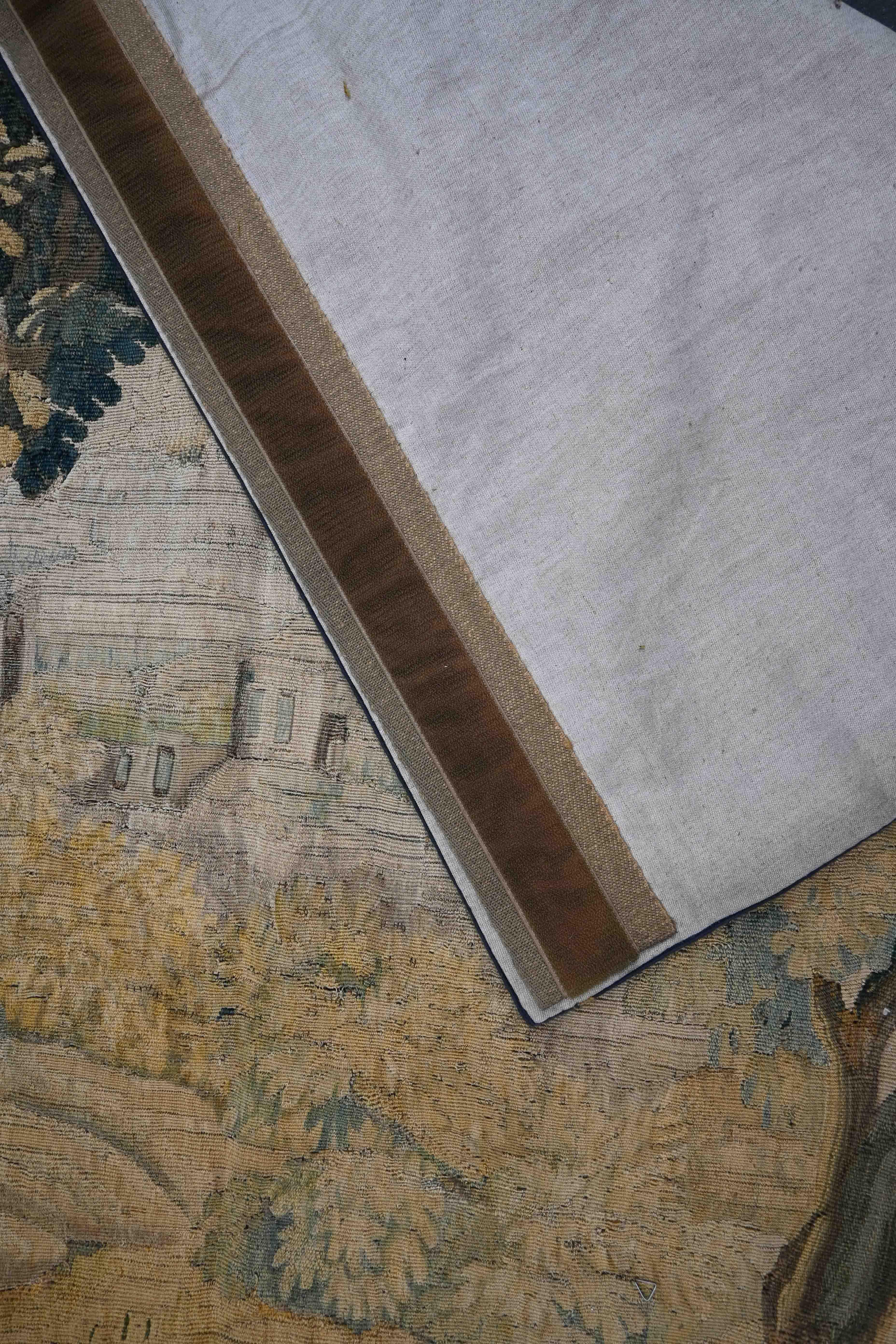 Aubusson tapestry of 18th century Aubusson SCENE GALANT with very pretty perssonnage- N° 1253

Thanks to our Restoration-Conservation workshop and also Our know-how, 
we are pleased to present to you works of art in fabric such as Tapestry,