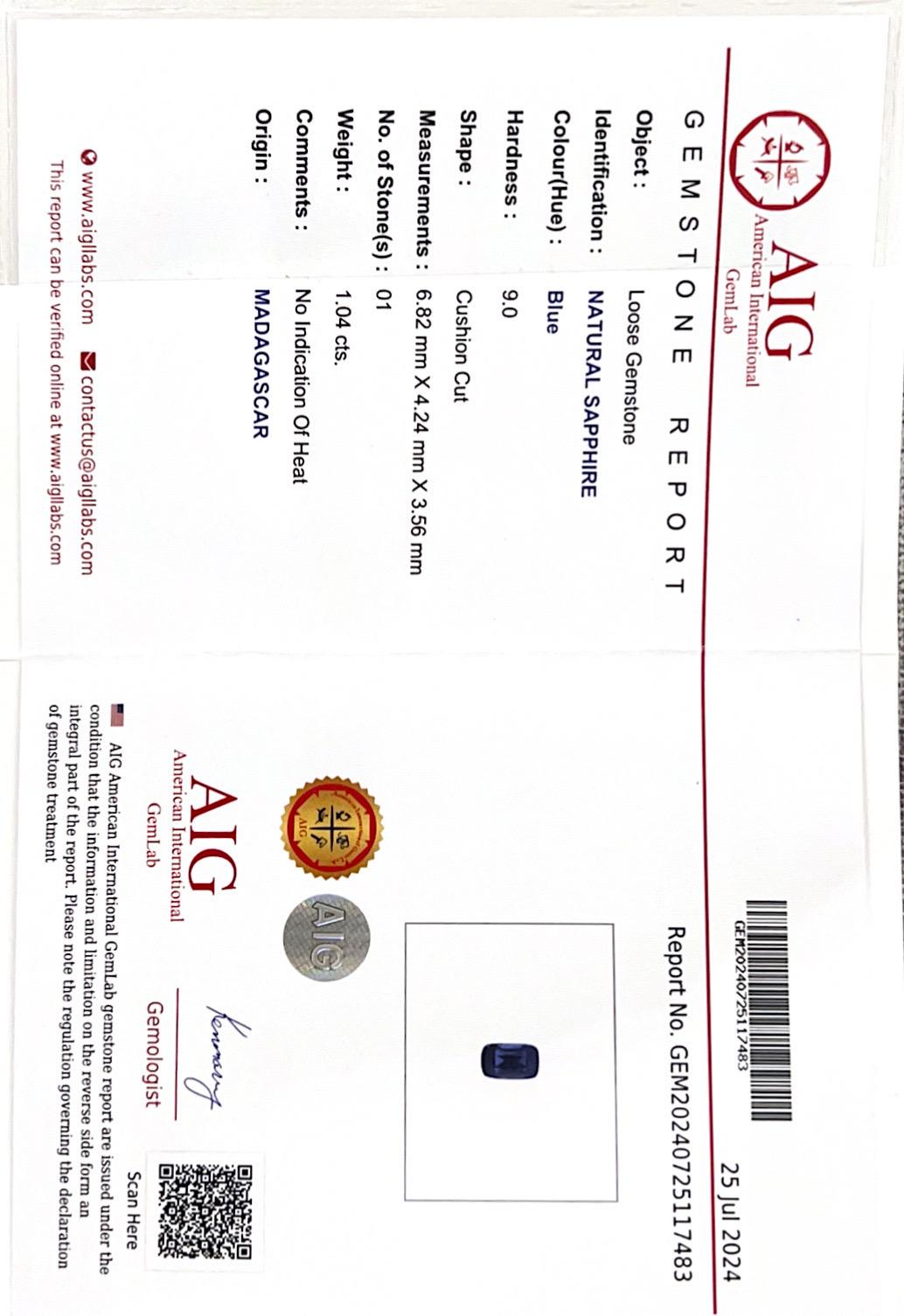 Taglio cuscino Zaffiro blu scuro Nature 1,04ct Certificato AIG Cuscino Madagascar in vendita