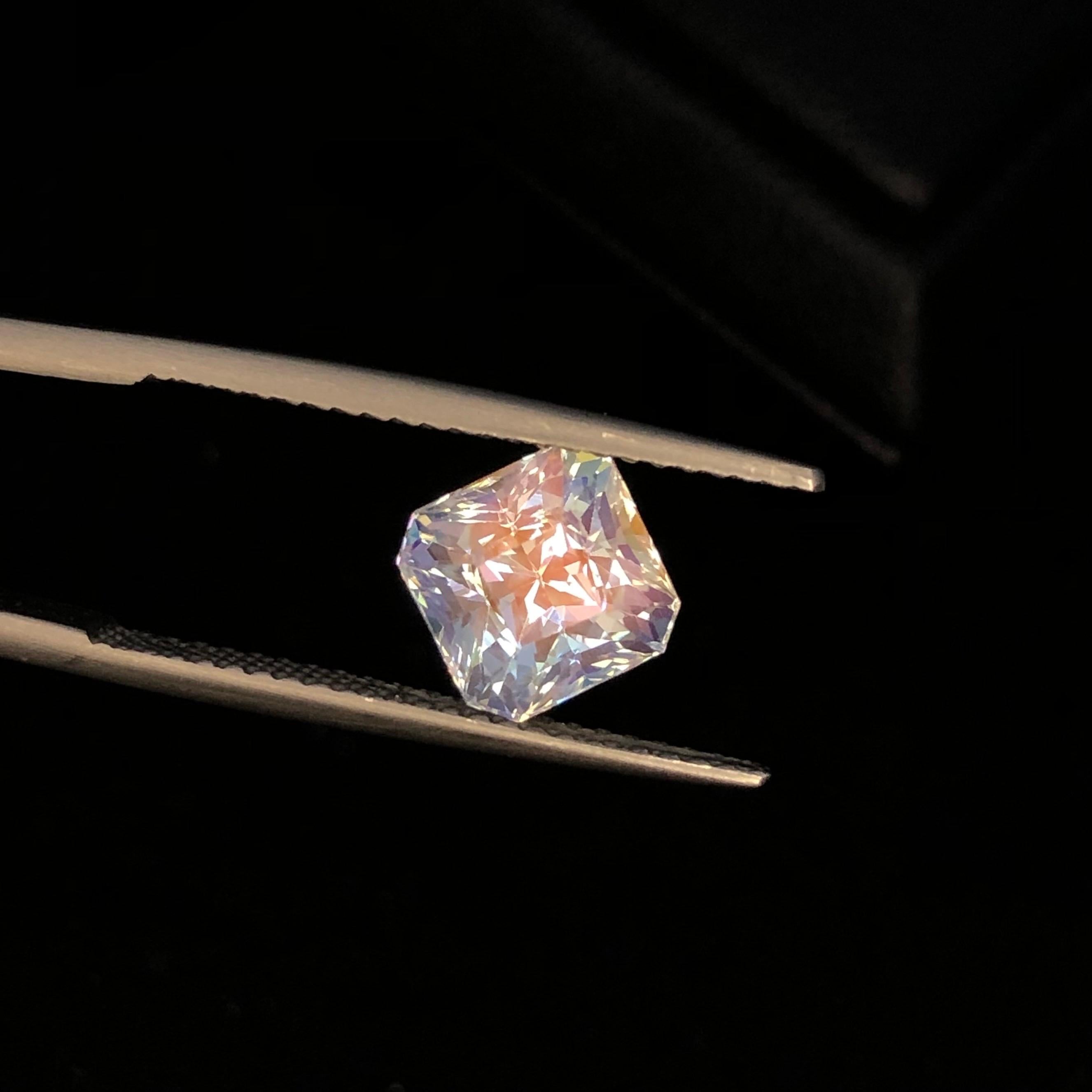 da uomo o donna Pietra di luna arcobaleno naturale 2,10 ct in vendita