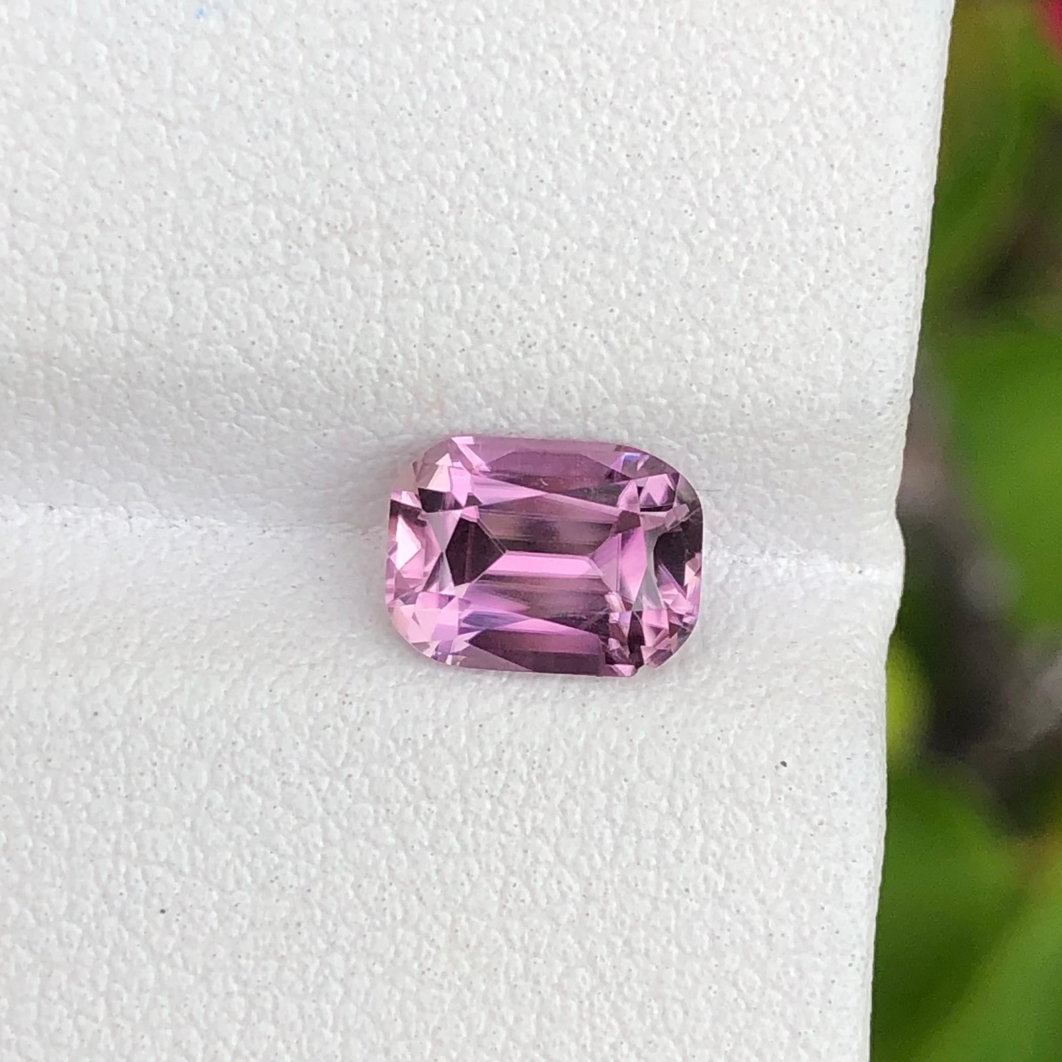 Taglio cuscino Nature Rare Diaspore Afghanistan 1,55 ct Rosa violaceo a cuscino in vendita