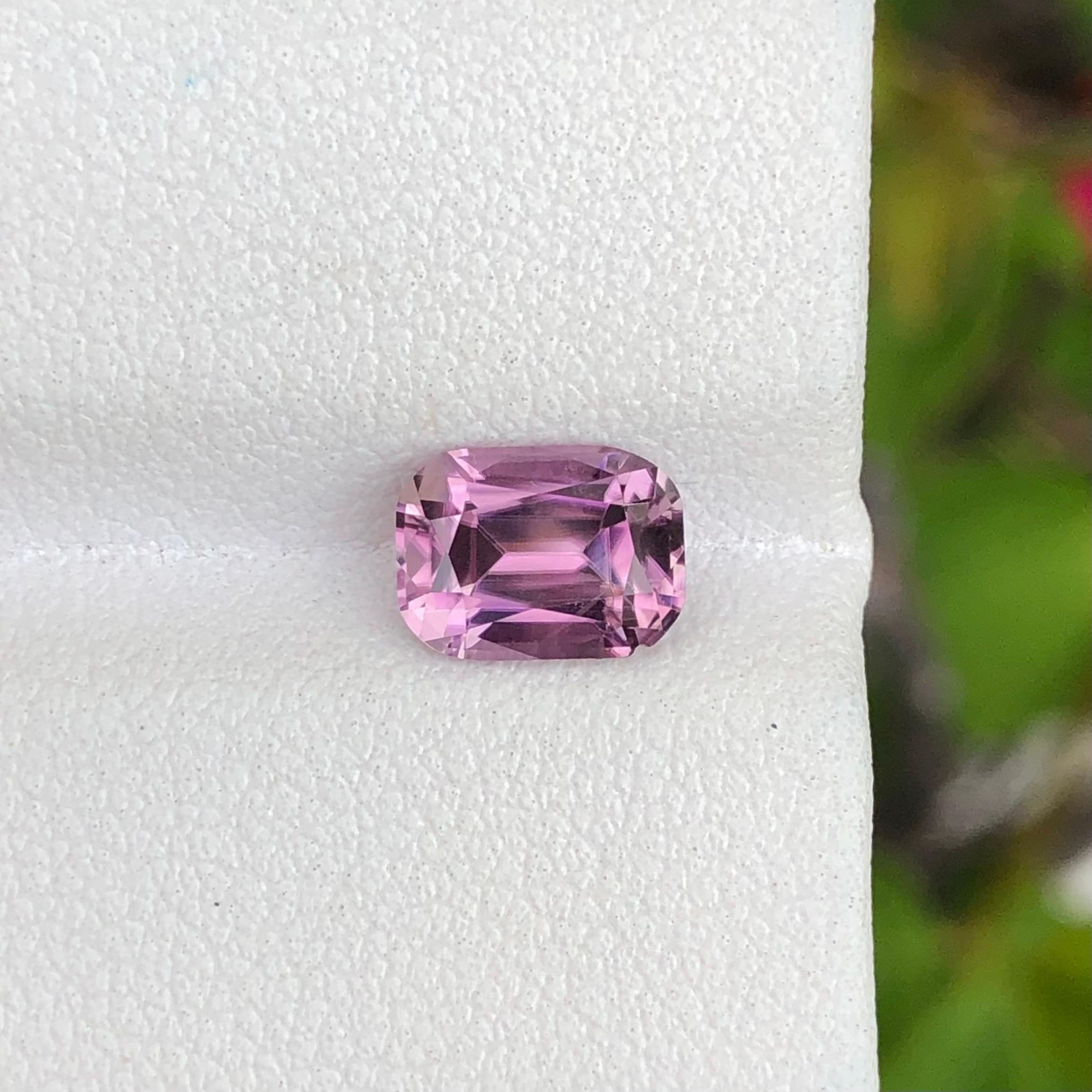 Nature Rare Diaspore Afghanistan 1,55 ct Rosa violaceo a cuscino in vendita 2