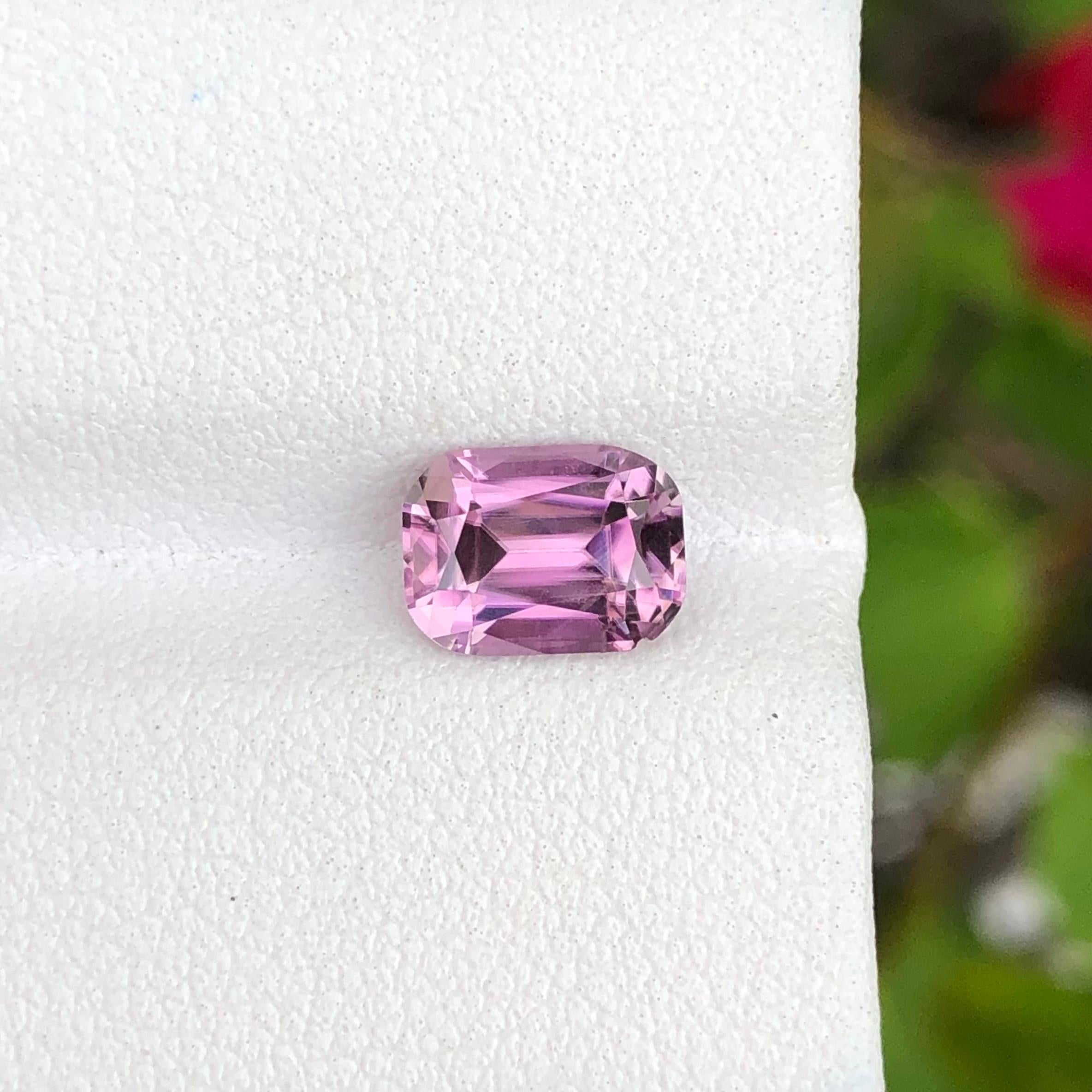 Nature Rare Diaspore Afghanistan 1,55 ct Rosa violaceo a cuscino in vendita 3