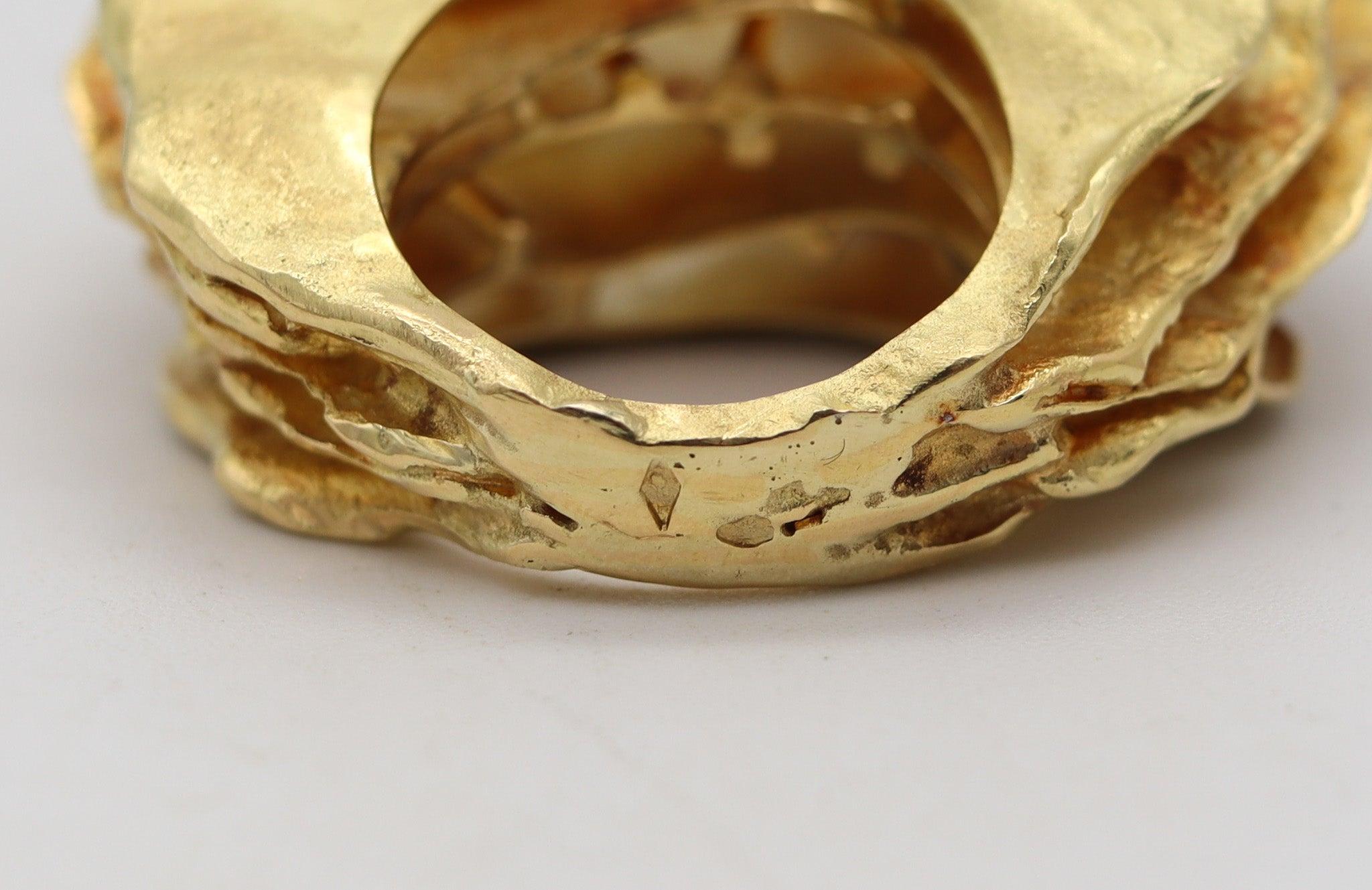 AUDE LECHERE Bague cocktail sculpturale en or jaune 18 carats avec saphirs verts Pour femmes en vente