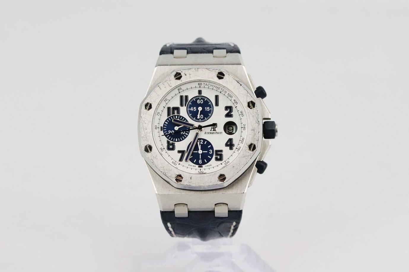 Audemar Piguet Royal Oak Offshore Chronograph 42mm navy modal wrist watch. This ’Royal Oak’ 42mm watch by Audemar Piguet has been crafted at the brand's Swiss atelier from steel with an intricate automatic movement and has a white dial and finished