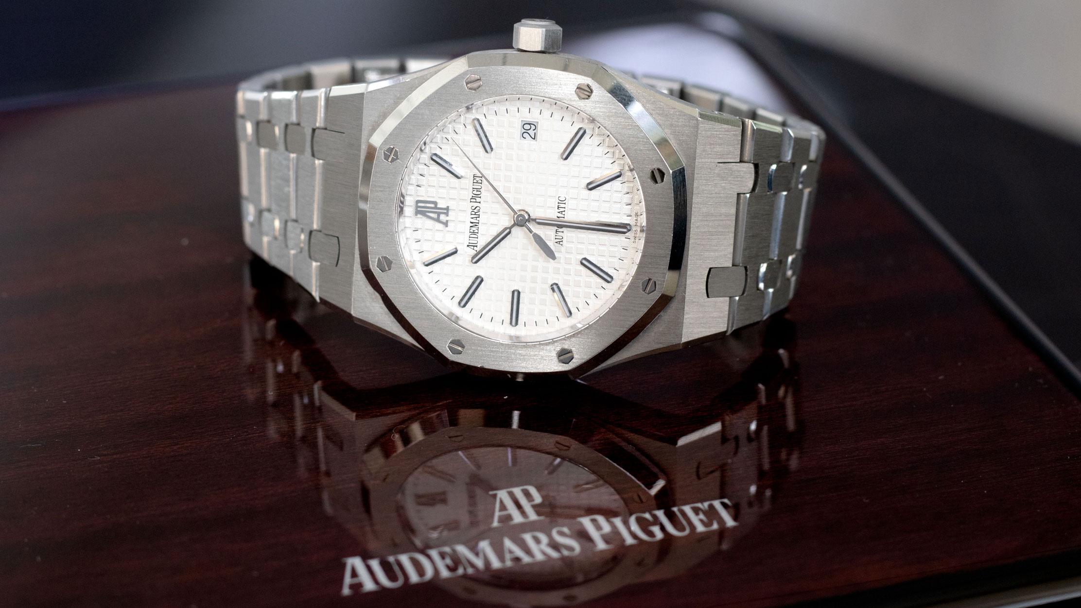 Audemars Piguet 15300 Royal Oak Uhr mit weißem Zifferblatt im Zustand „Hervorragend“ im Angebot in Boca Raton, FL