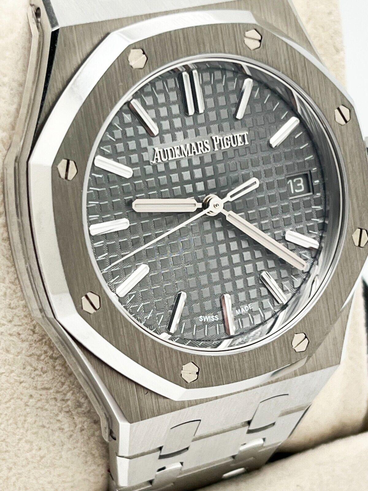 Style Number: 15550ST.OO.1356ST.03
 
Model: Royal Oak
 
Case Material: Stainless Steel 
 
Band: Stainless Steel
 
Bezel:  Stainless Steel
 
Dial: Grey
 
Face: Sapphire Crystal 
 
Case Size: 37mm 
 
Includes: 
-Audemars Box & Paper
-Certified