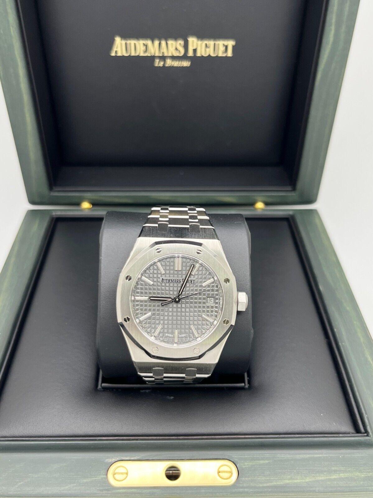 Audemars Piguet 15550ST.OO.1356ST.03 Grey Dial Stainless Steel Box Paper In Excellent Condition For Sale In San Diego, CA